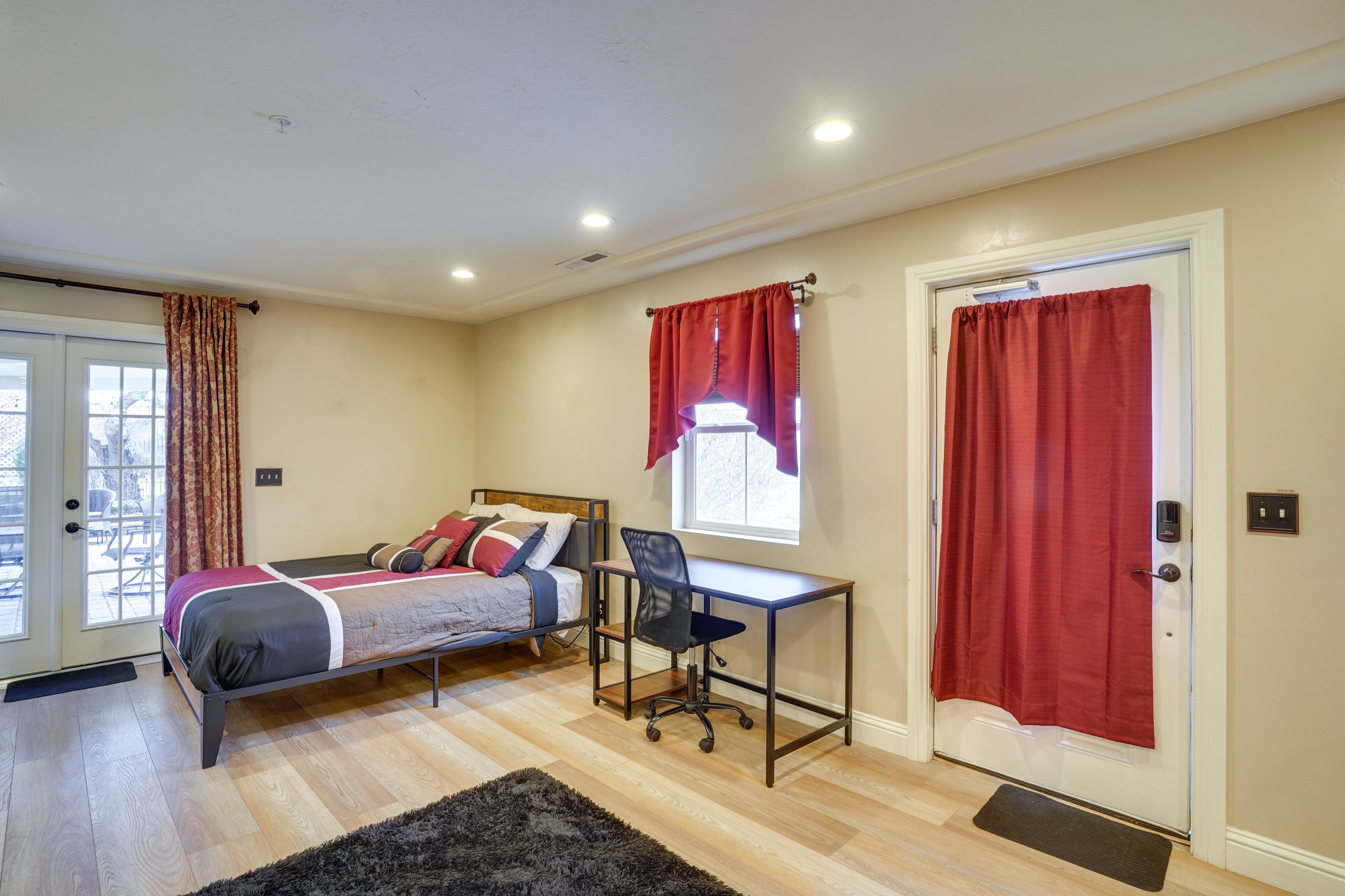 Studio | Queen Bed | Access to Shared Covered Patio