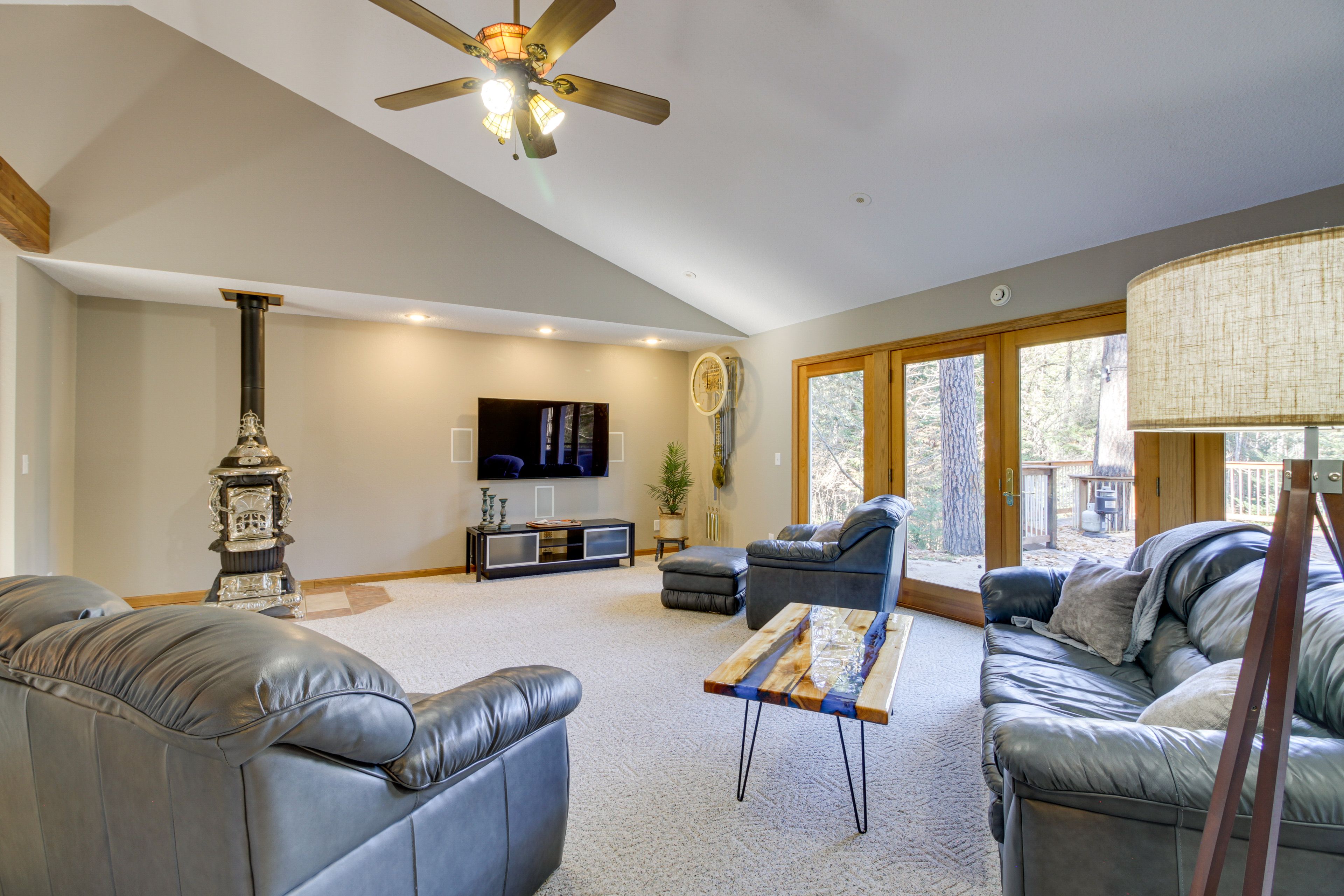 Living Room | Smart TV