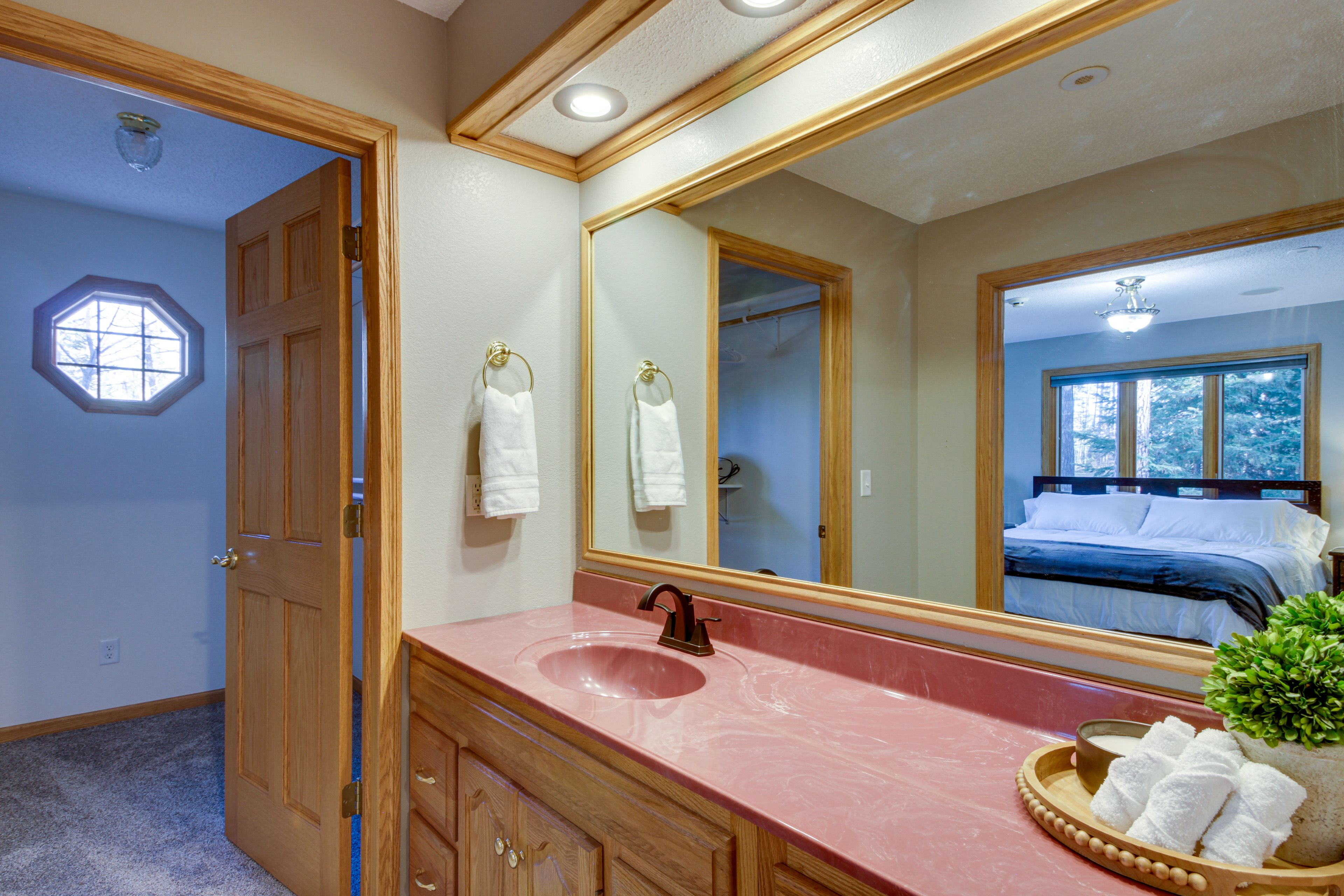 Full Bathroom | Hair Dryer | Walk-In Closet | Grab Rails