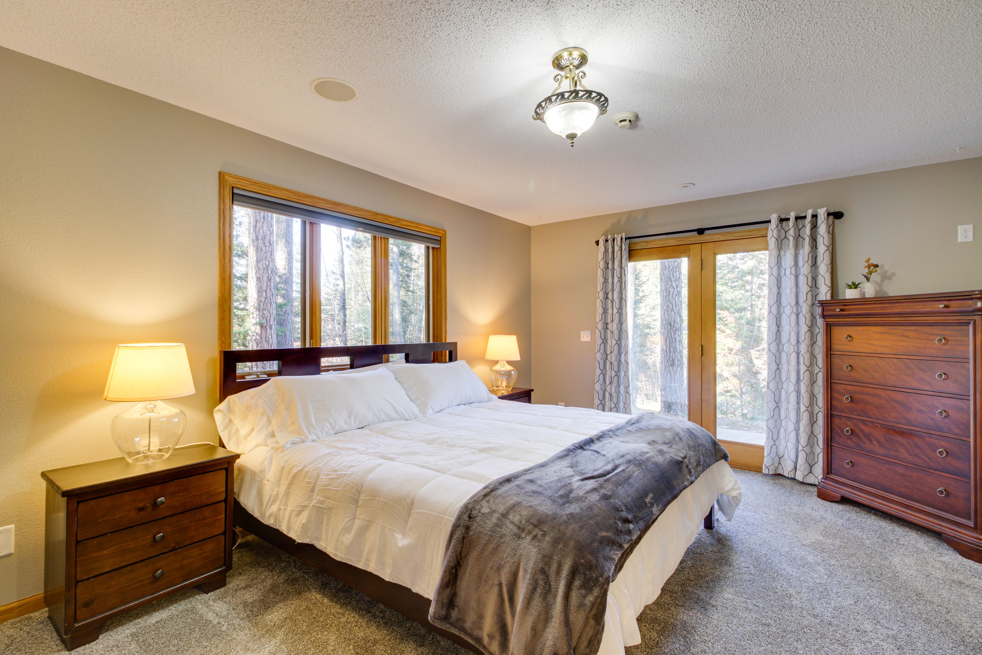 Bedroom 1 | King Bed | Linens Provided | En-Suite Bathroom