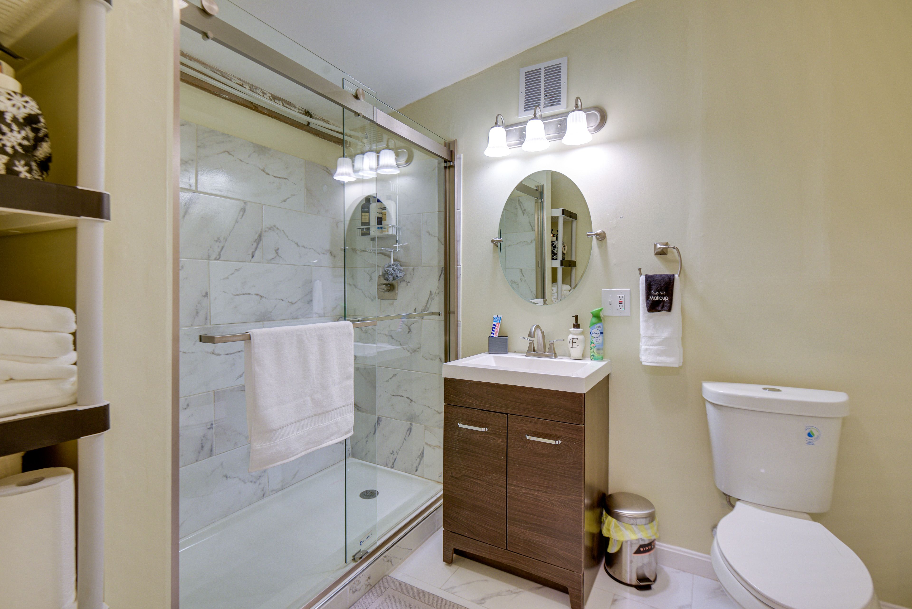 Full Bathroom | Complimentary Toiletries