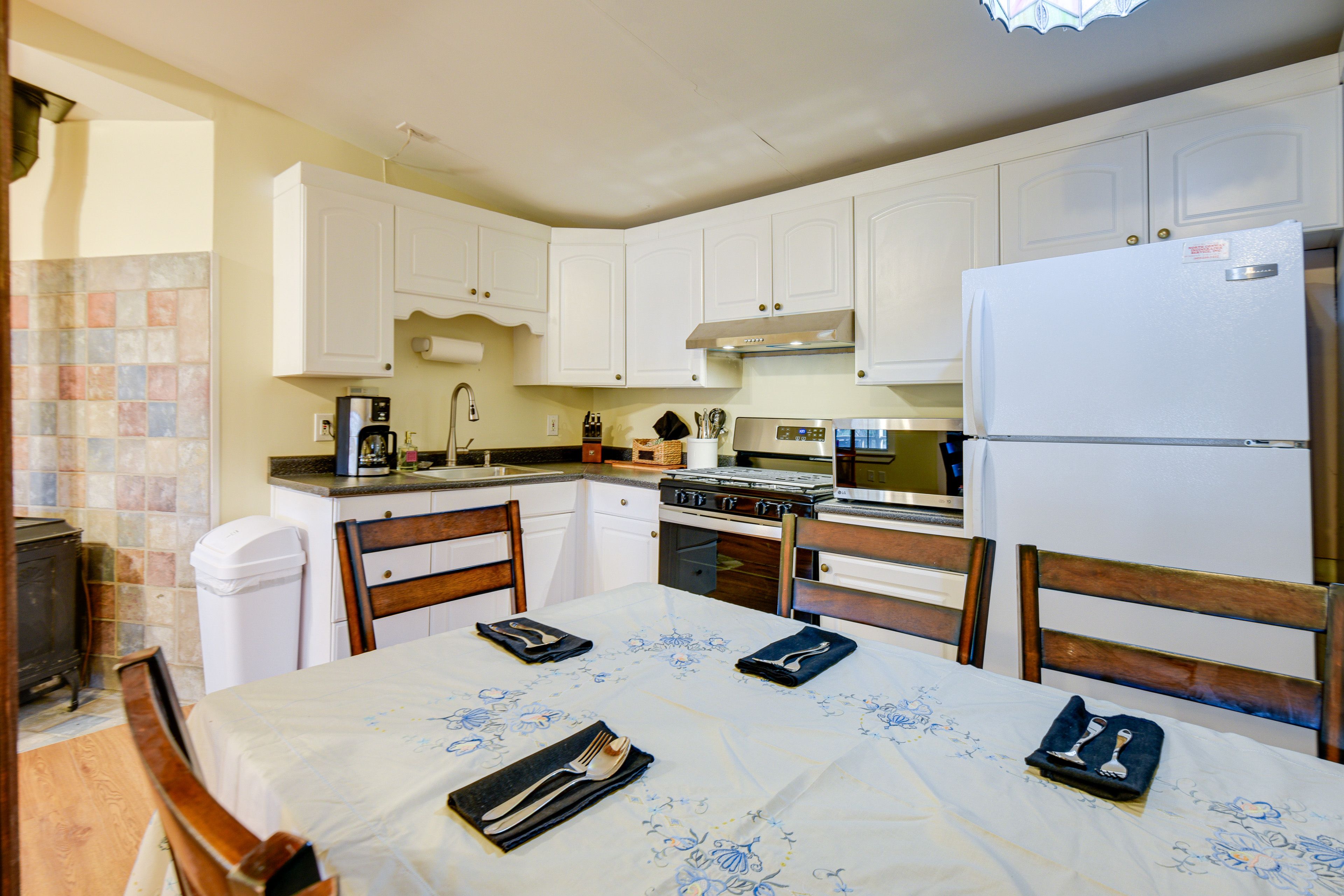 Dining Area | Dishware/Flatware