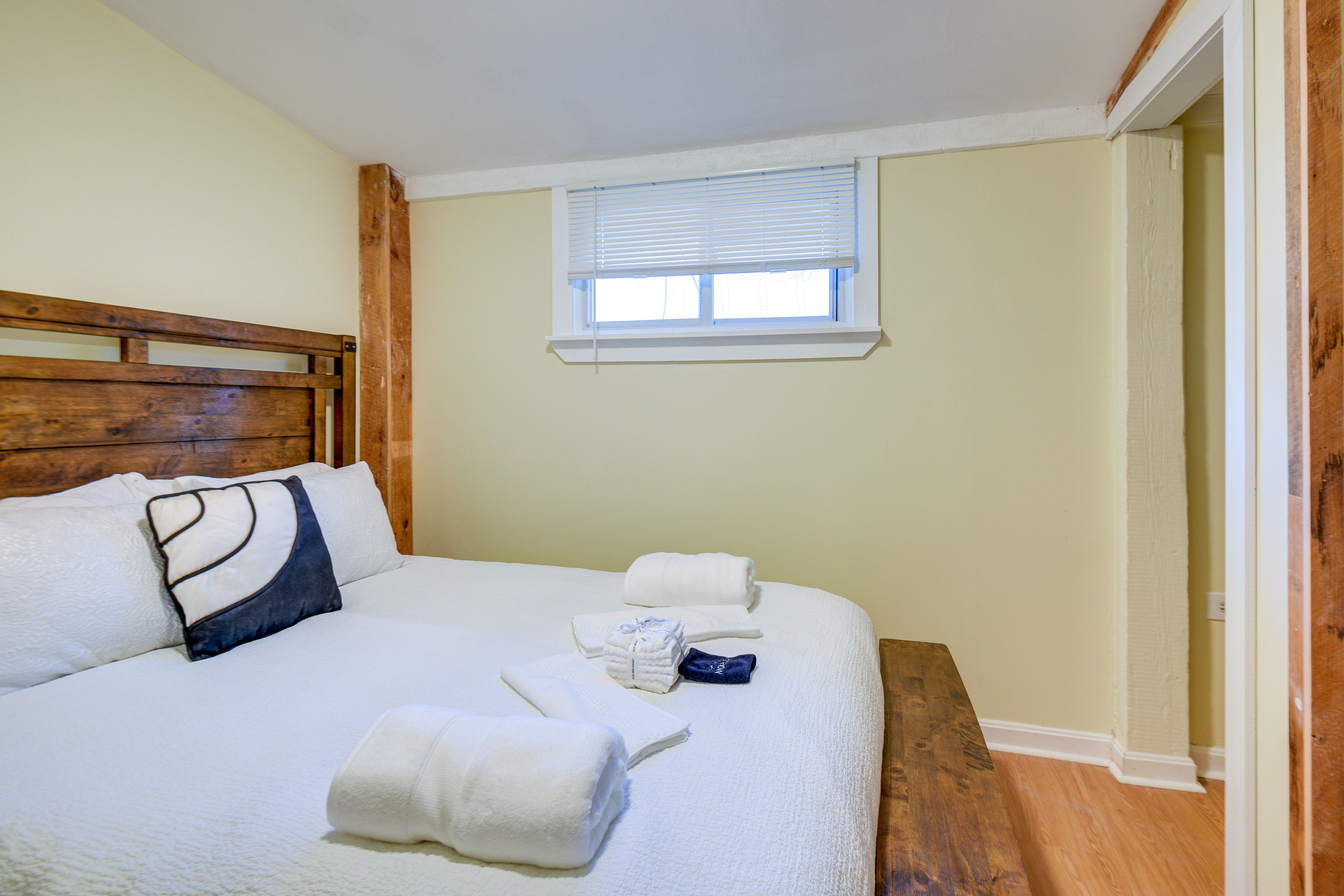 Bedroom 2 | Queen Bed