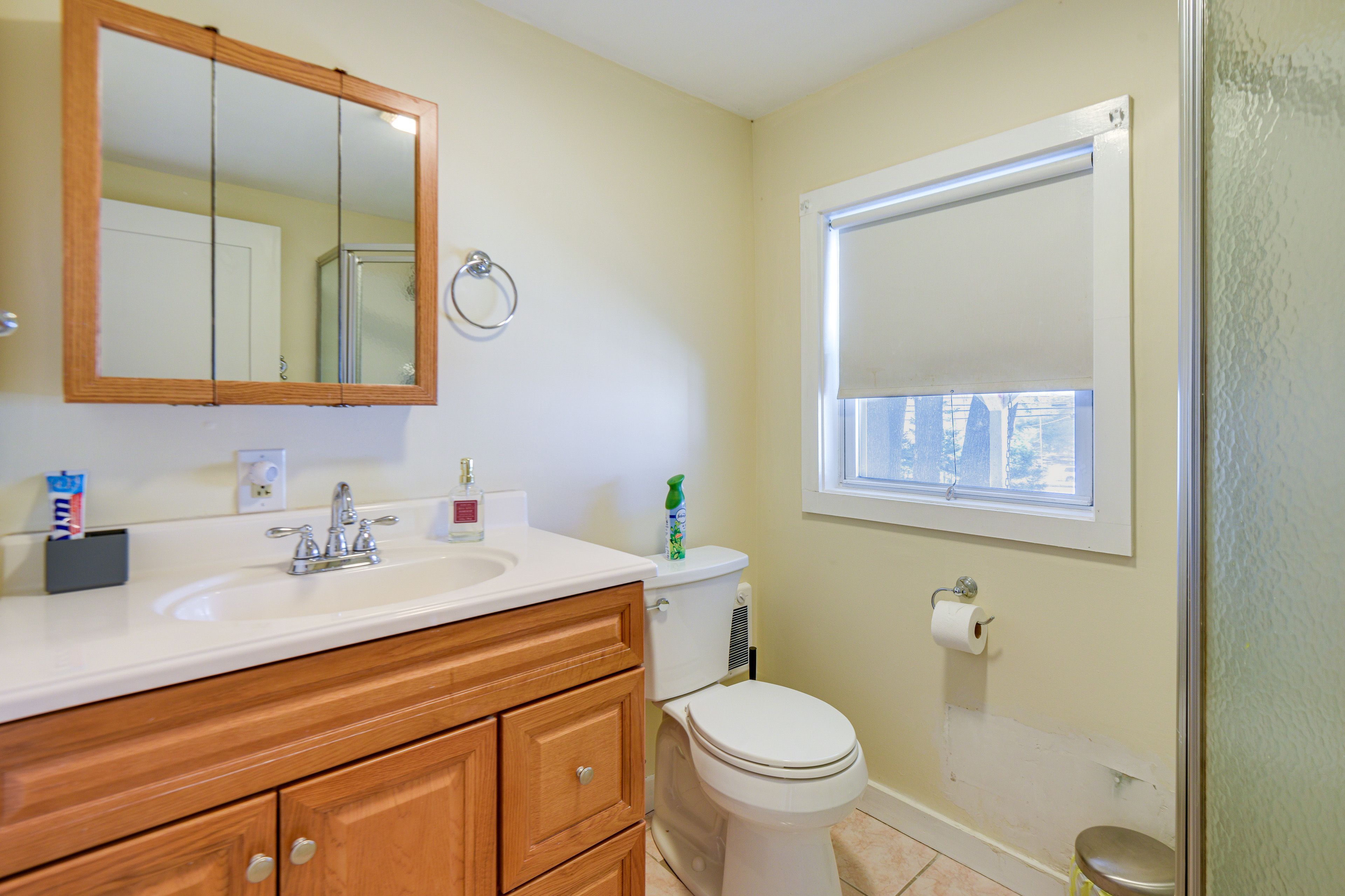 Full Bathroom | Towels Provided