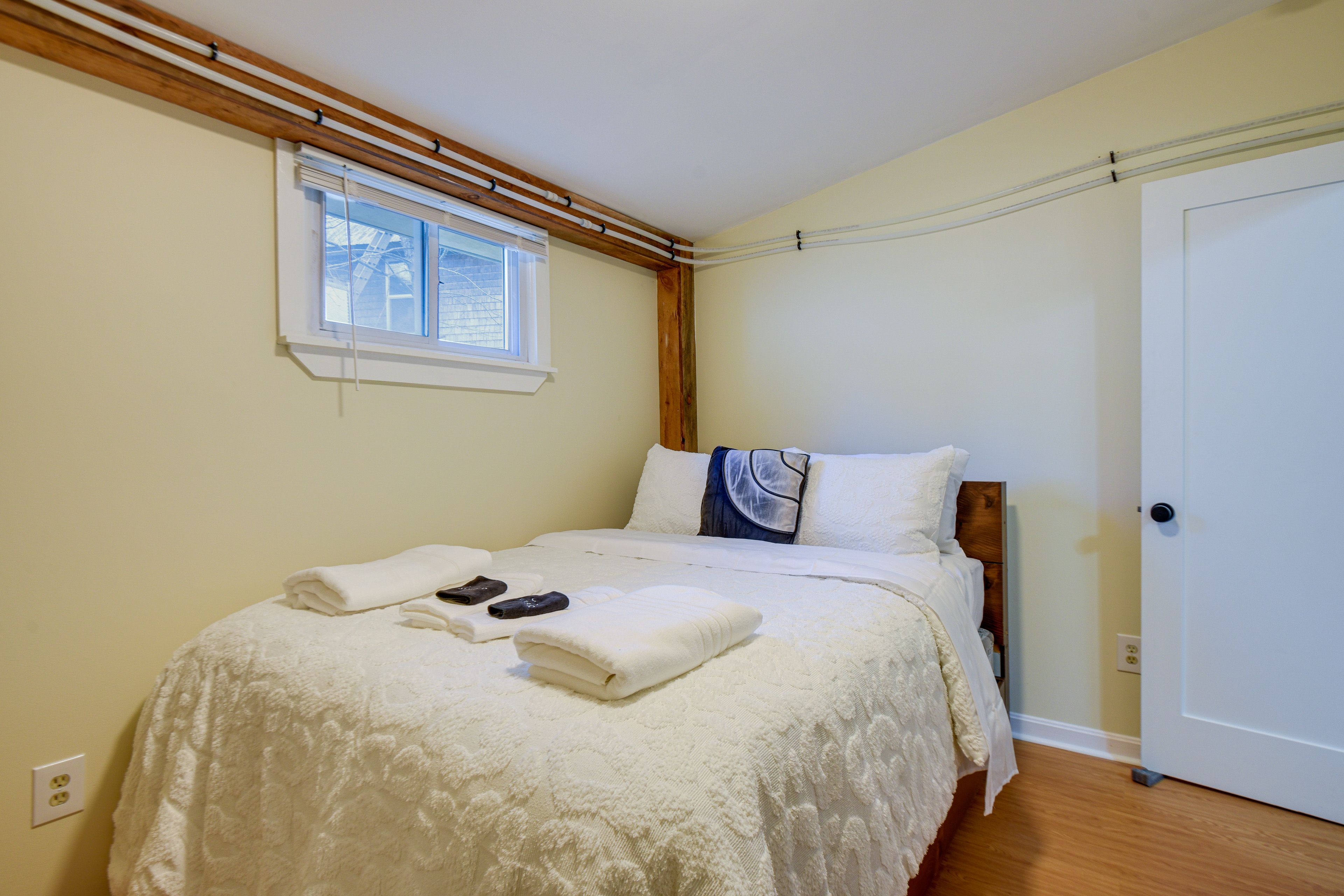 Bedroom 3 | Queen Bed