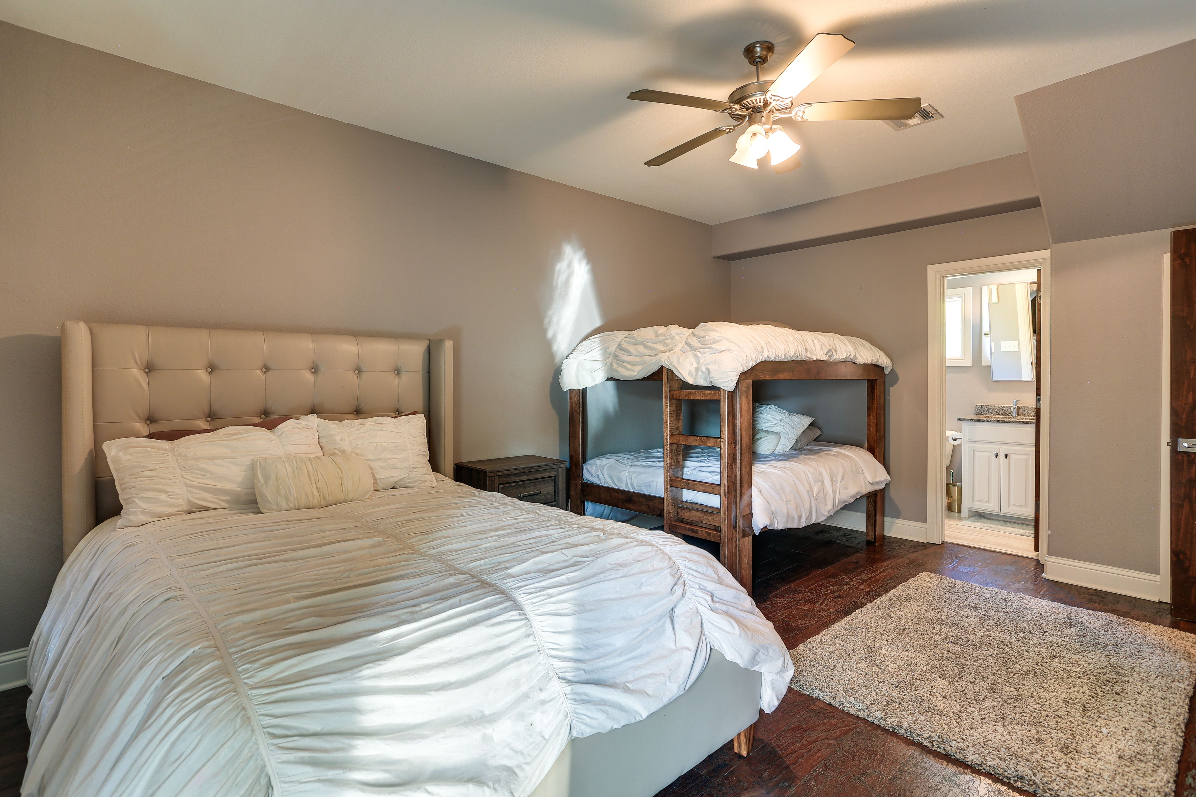 Bedroom 3 | Queen Bed | Full Bunk Bed