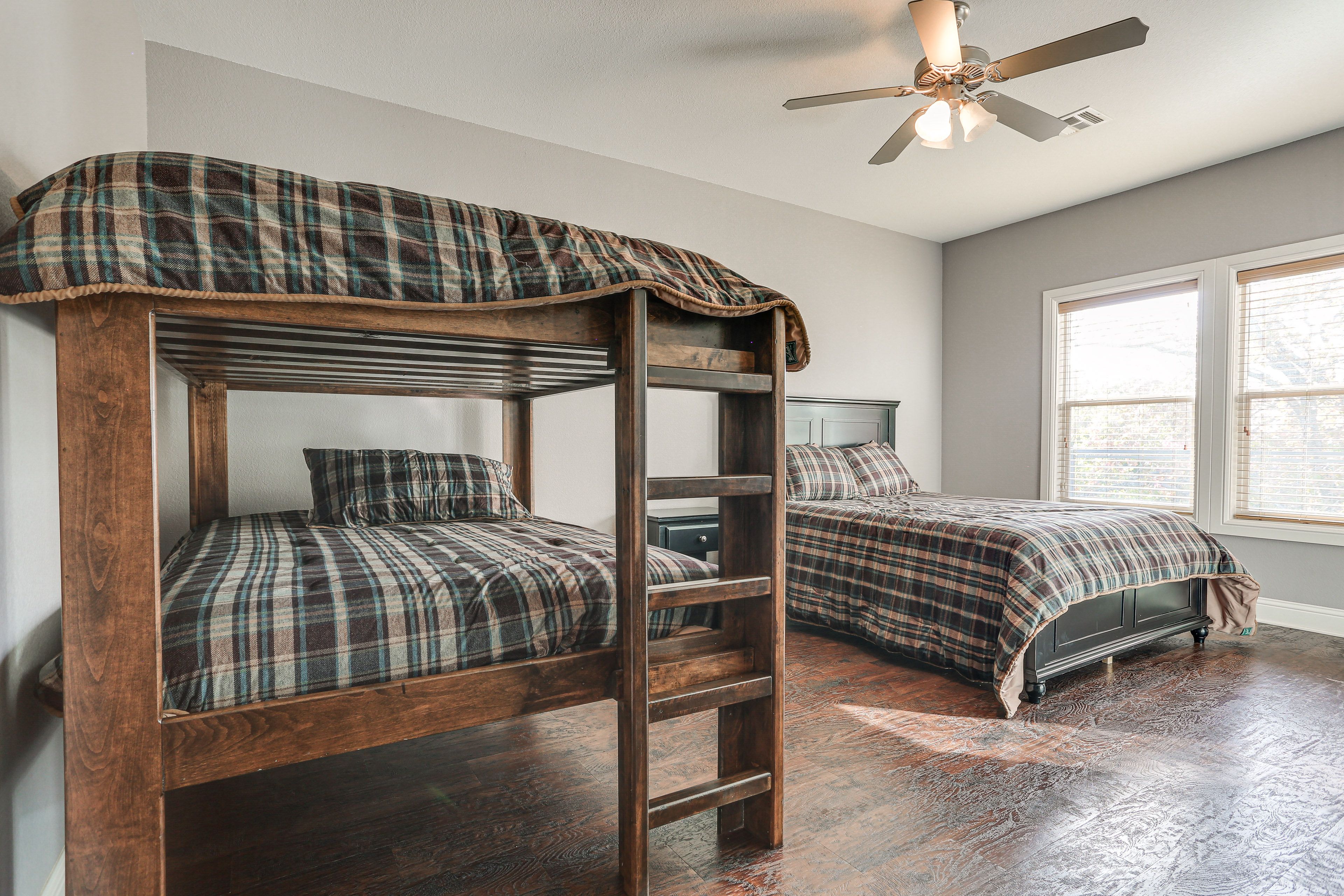 Bedroom 4 | Queen Bed | Full Bunk Bed