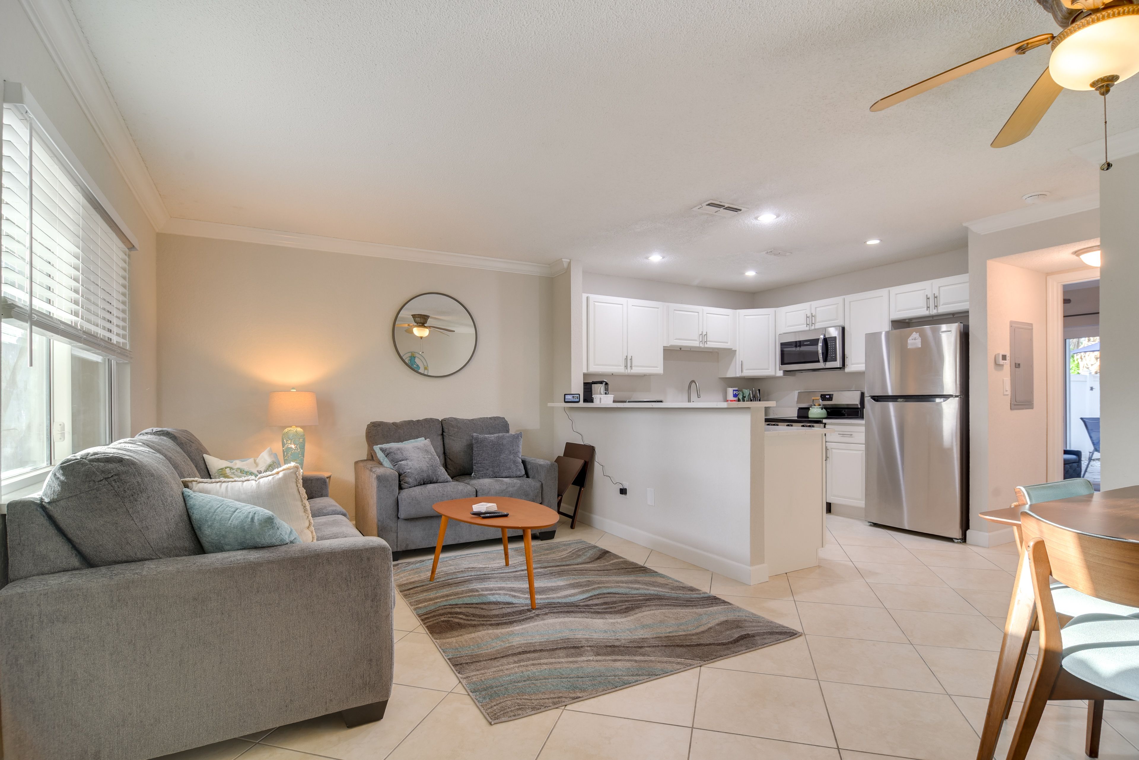Living Room | Free WiFi | Queen Sleeper Sofa | Twin Sleeper Sofa | Single Story