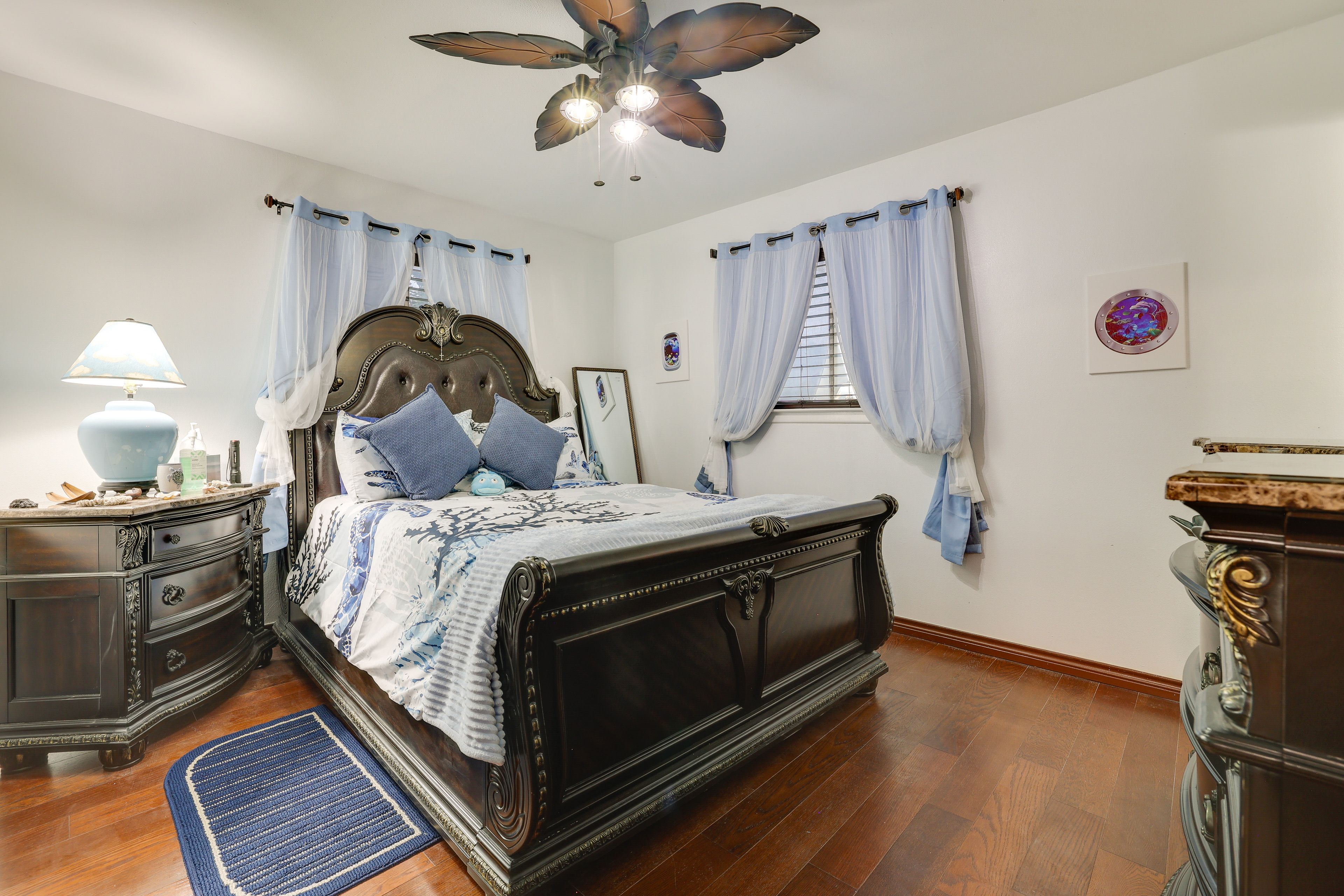 Bedroom 1 | Queen Bed