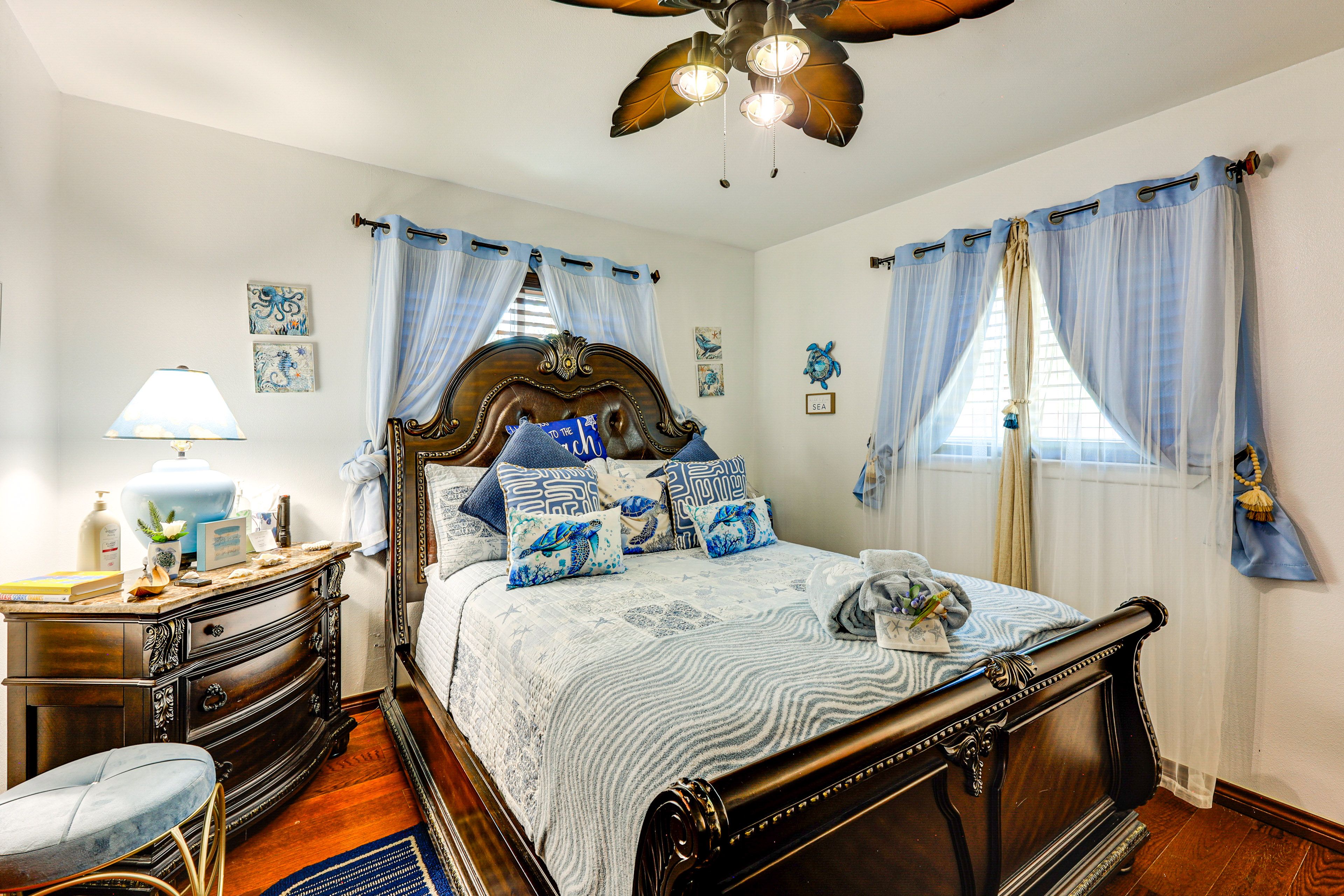 Bedroom 1 | Queen Bed