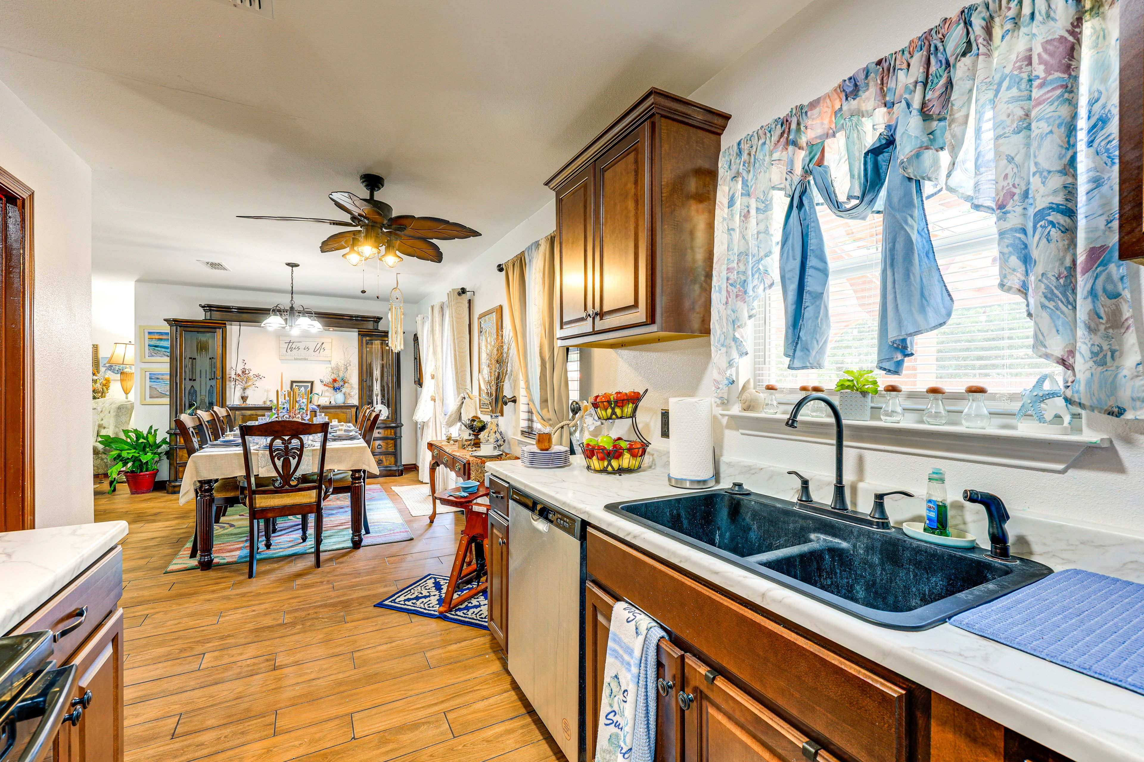 Kitchen & Dining Area | Kid-Friendly Amenities | Central A/C & Heating