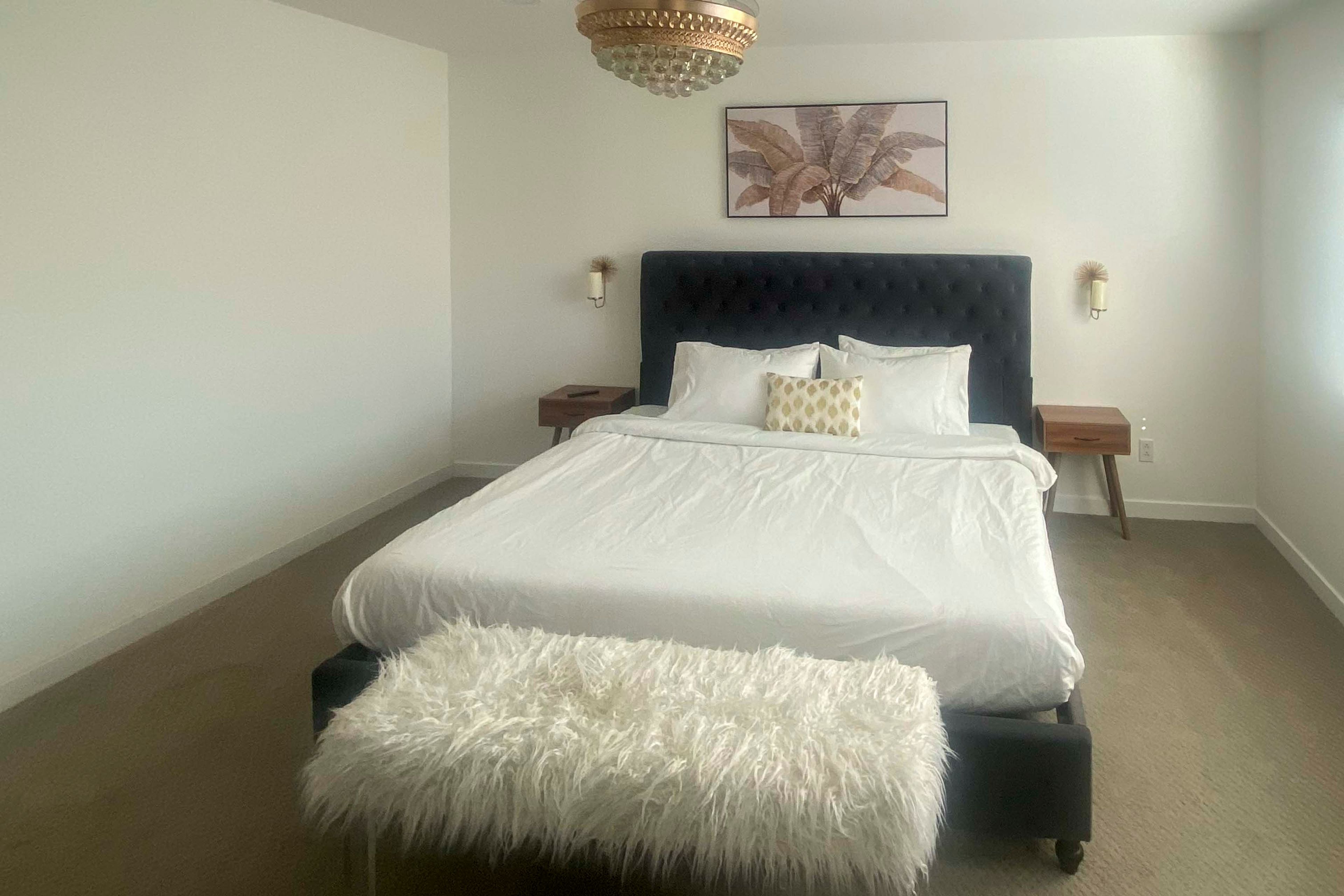 Bedroom 1 | King Bed