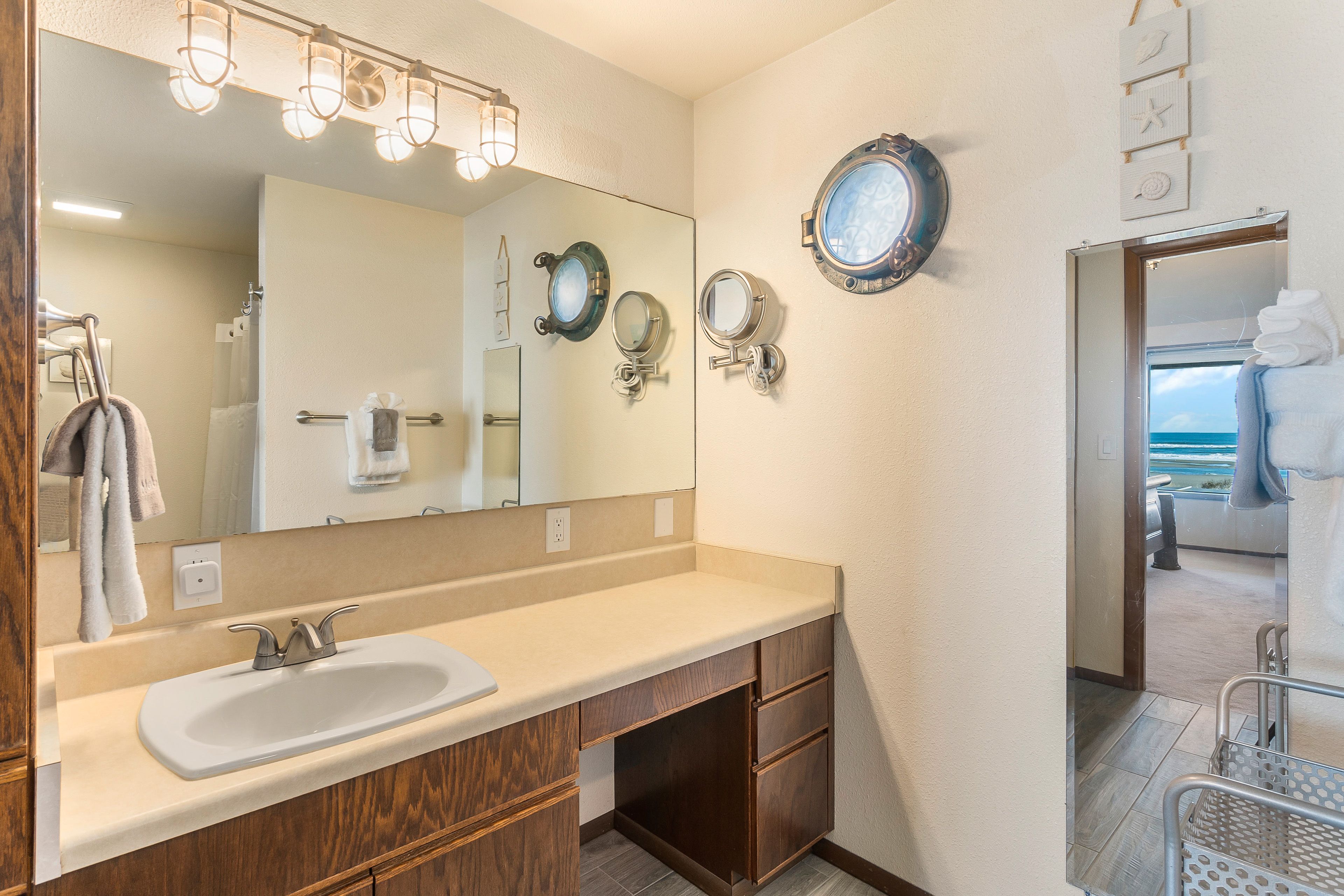En-Suite Bathroom | 1st Floor | Towels Provided | Hair Dryer