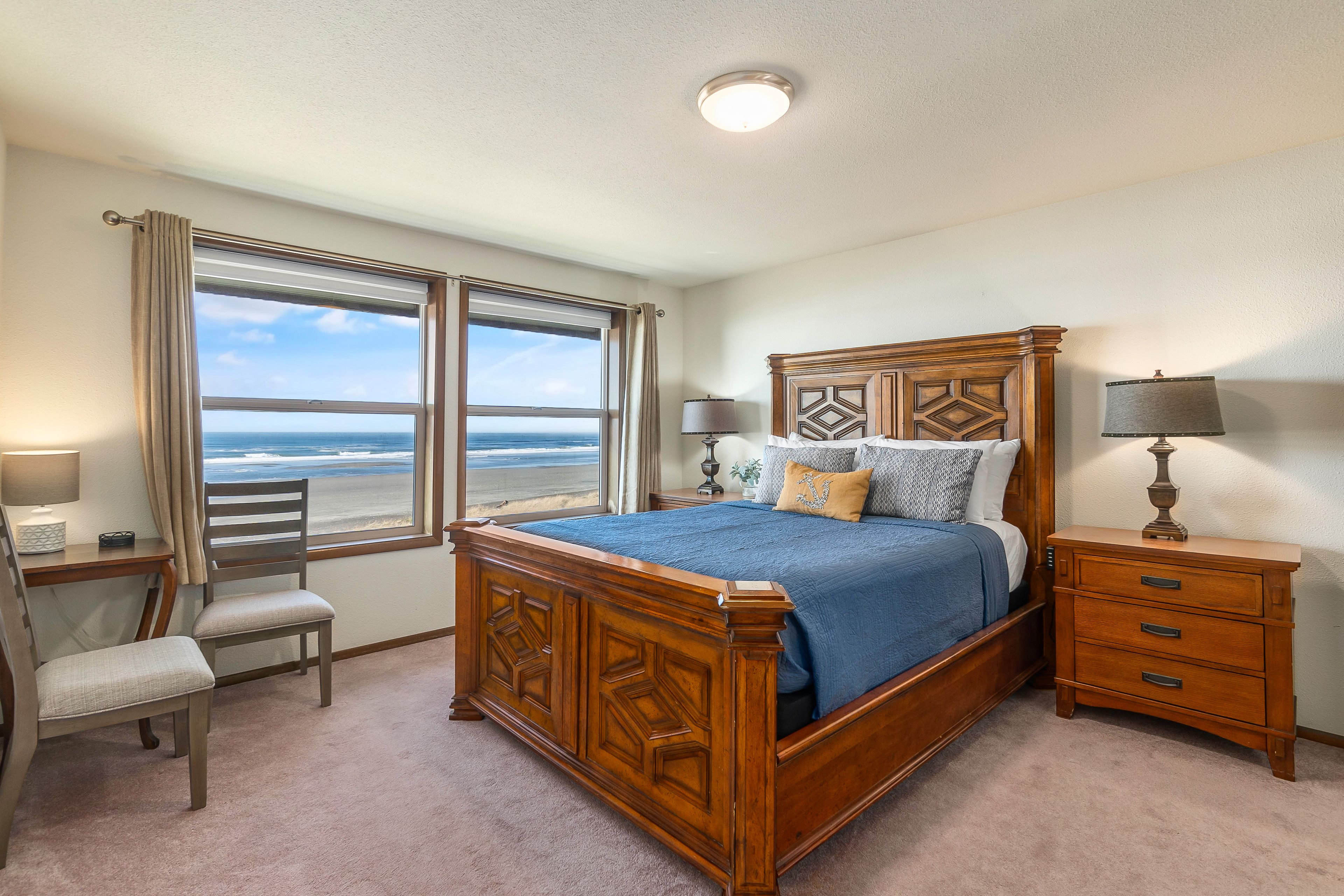 Bedroom 2 | 2nd Floor | Queen Bed