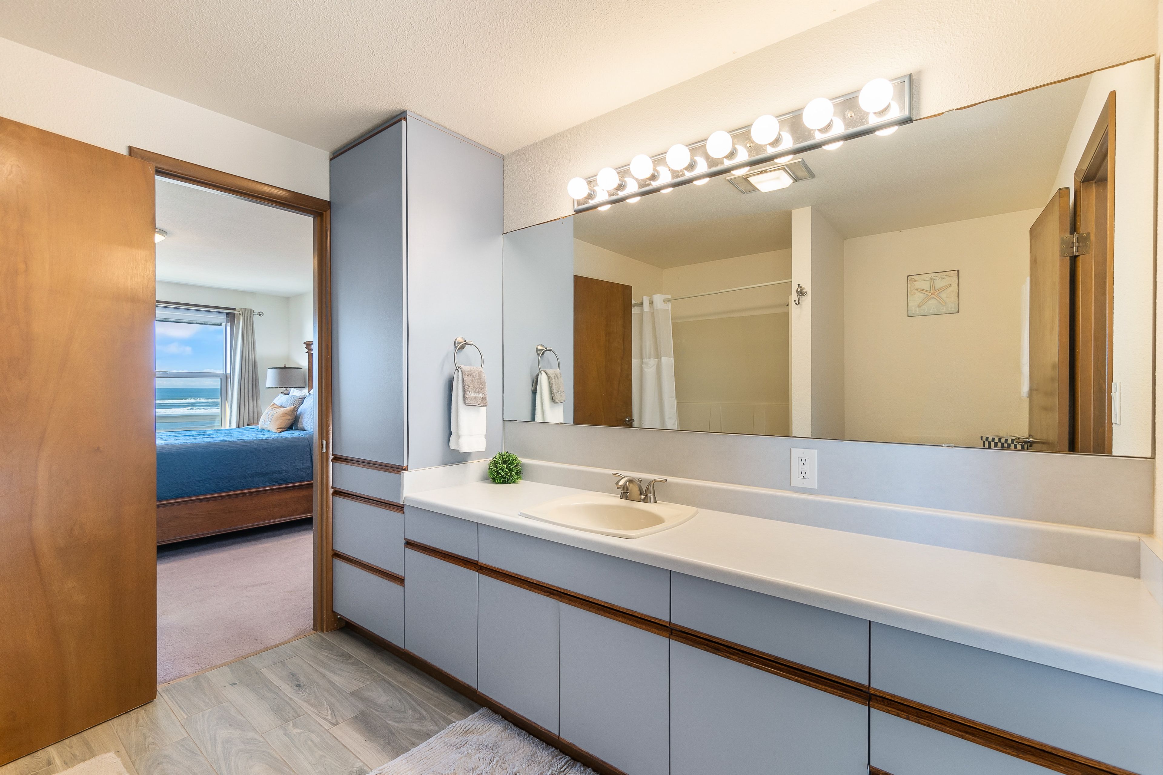 Jack-and-Jill Bathroom | 2nd Floor