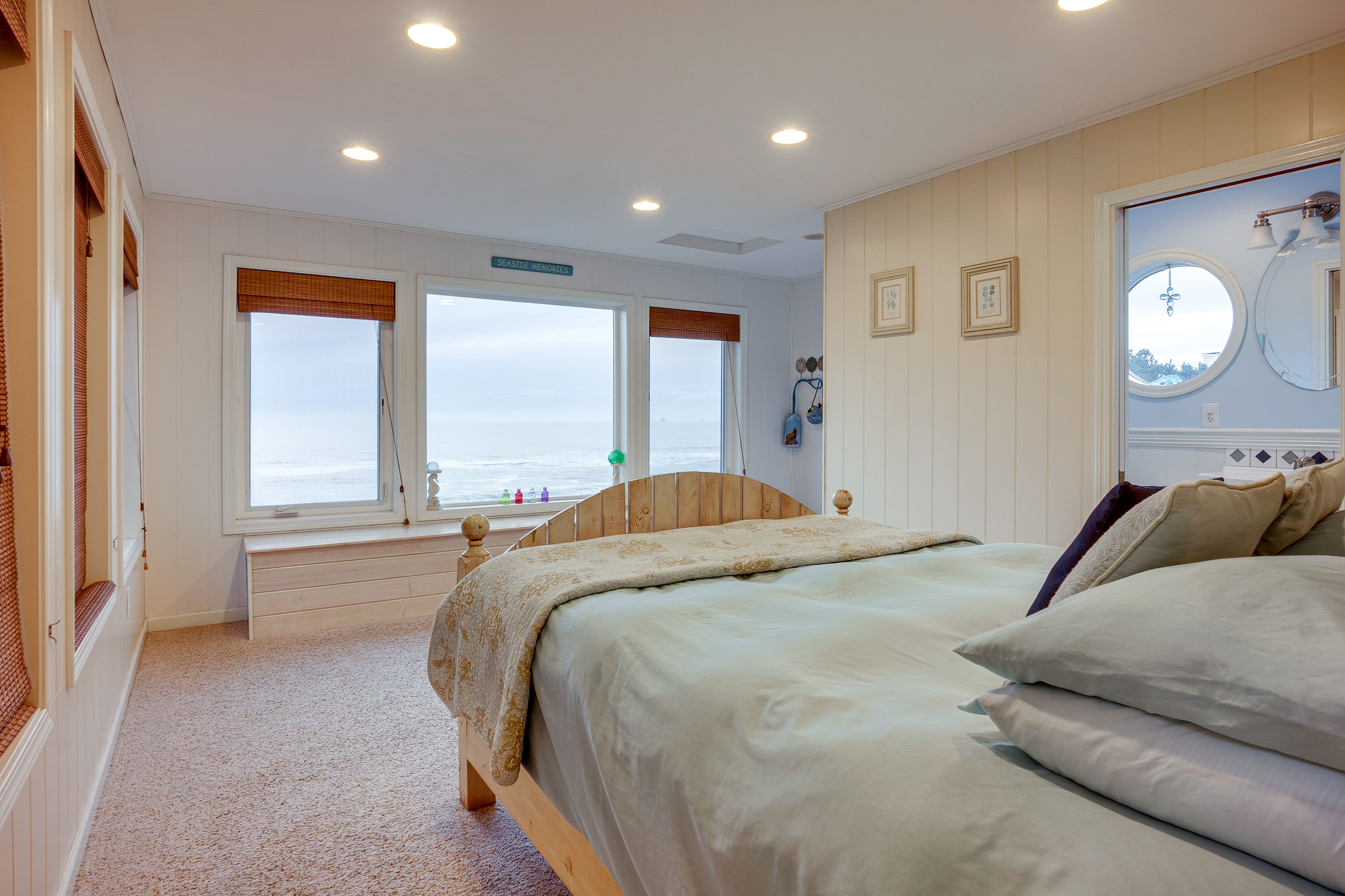 Bedroom 1 | Queen Bed | 2nd Floor
