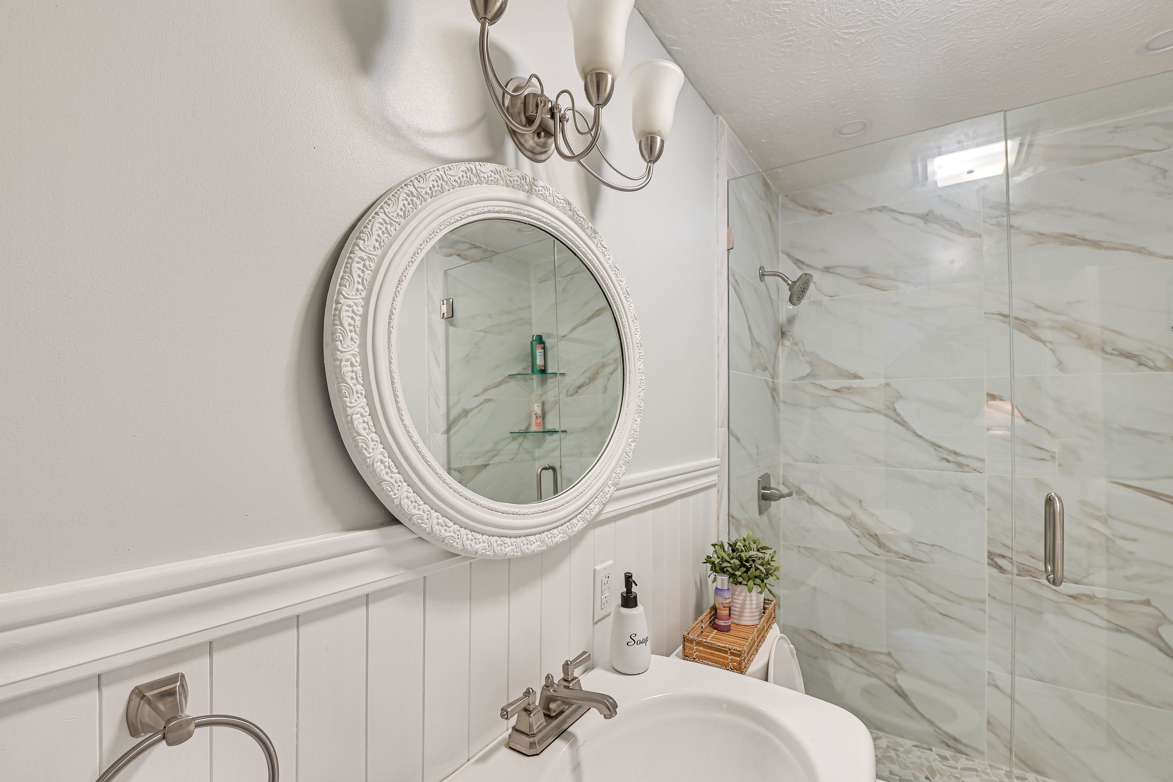 Full Bathroom | 2nd Floor