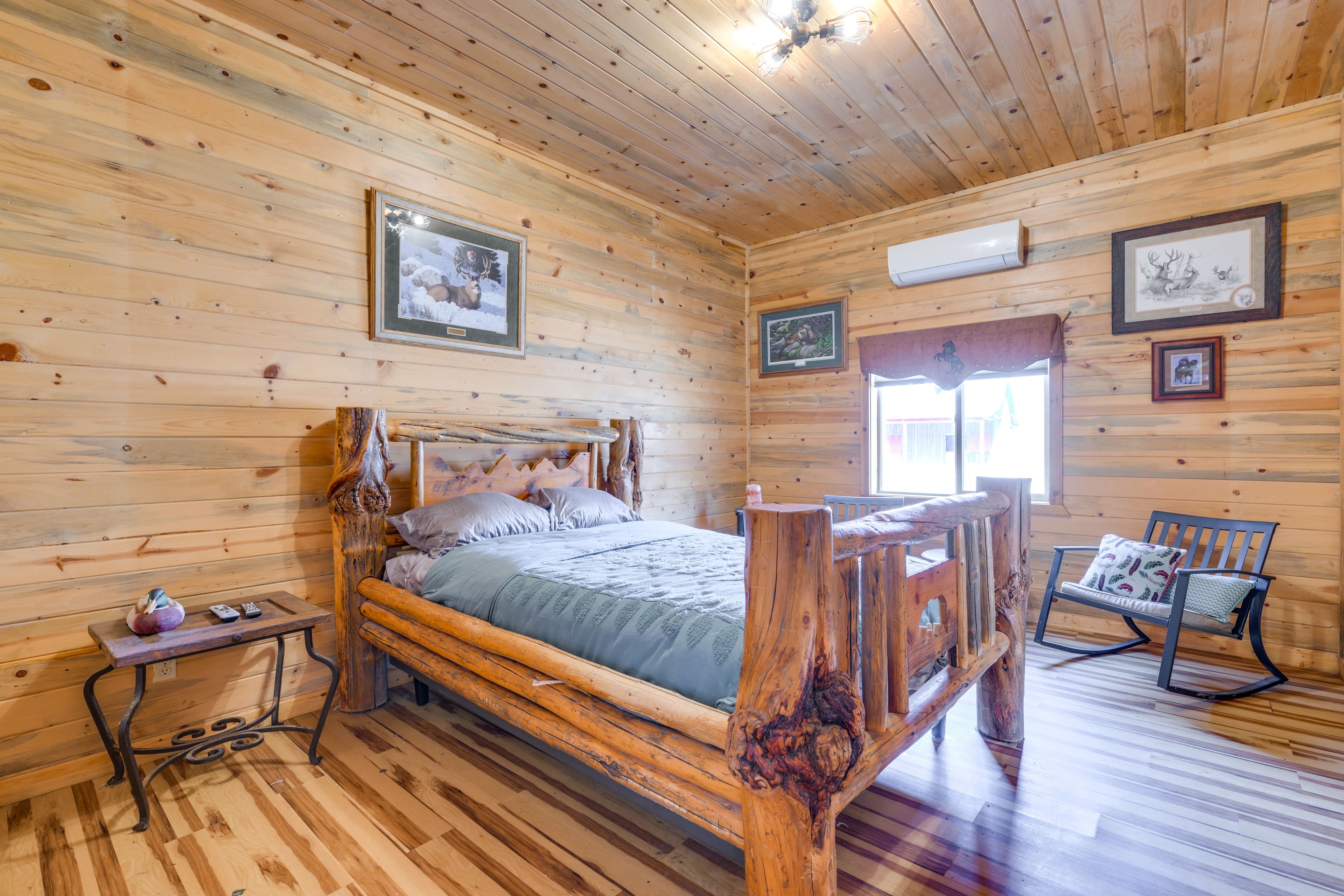 Bedroom 1 | Queen Bed | Linens Provided | En-Suite Bathroom