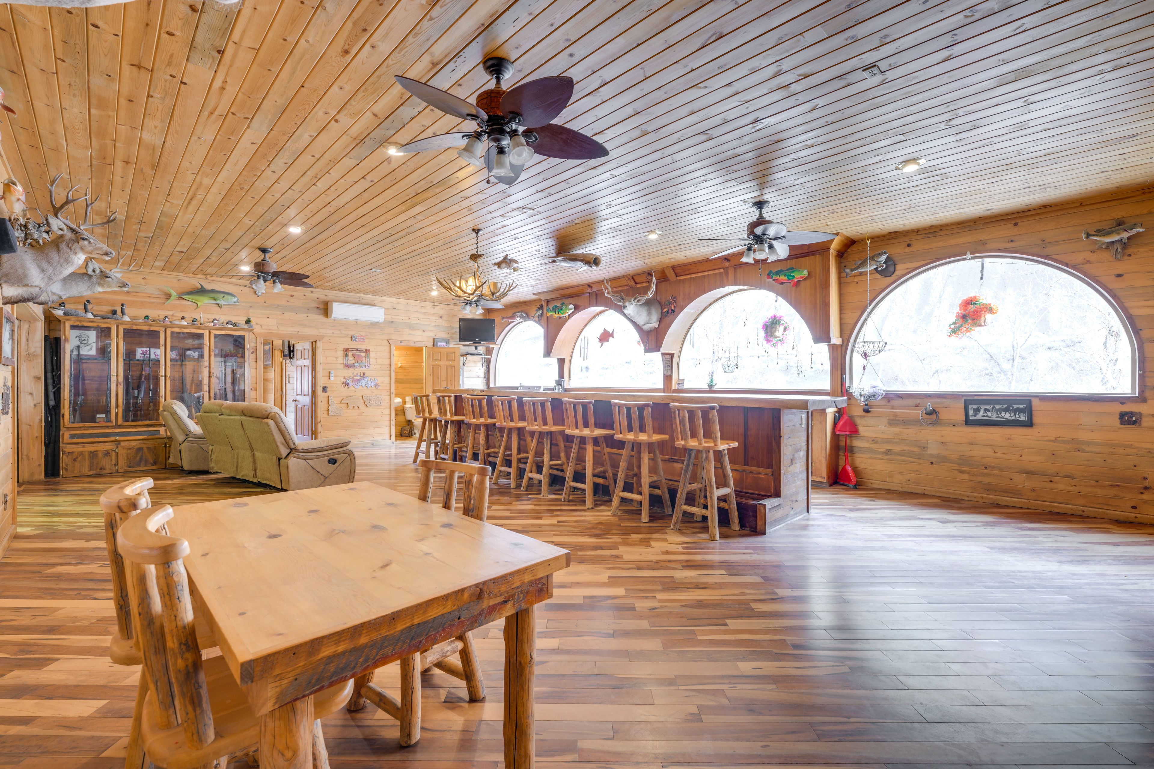 Bar Area | Free WiFi | Central A/C | Pet Friendly w/ Fee