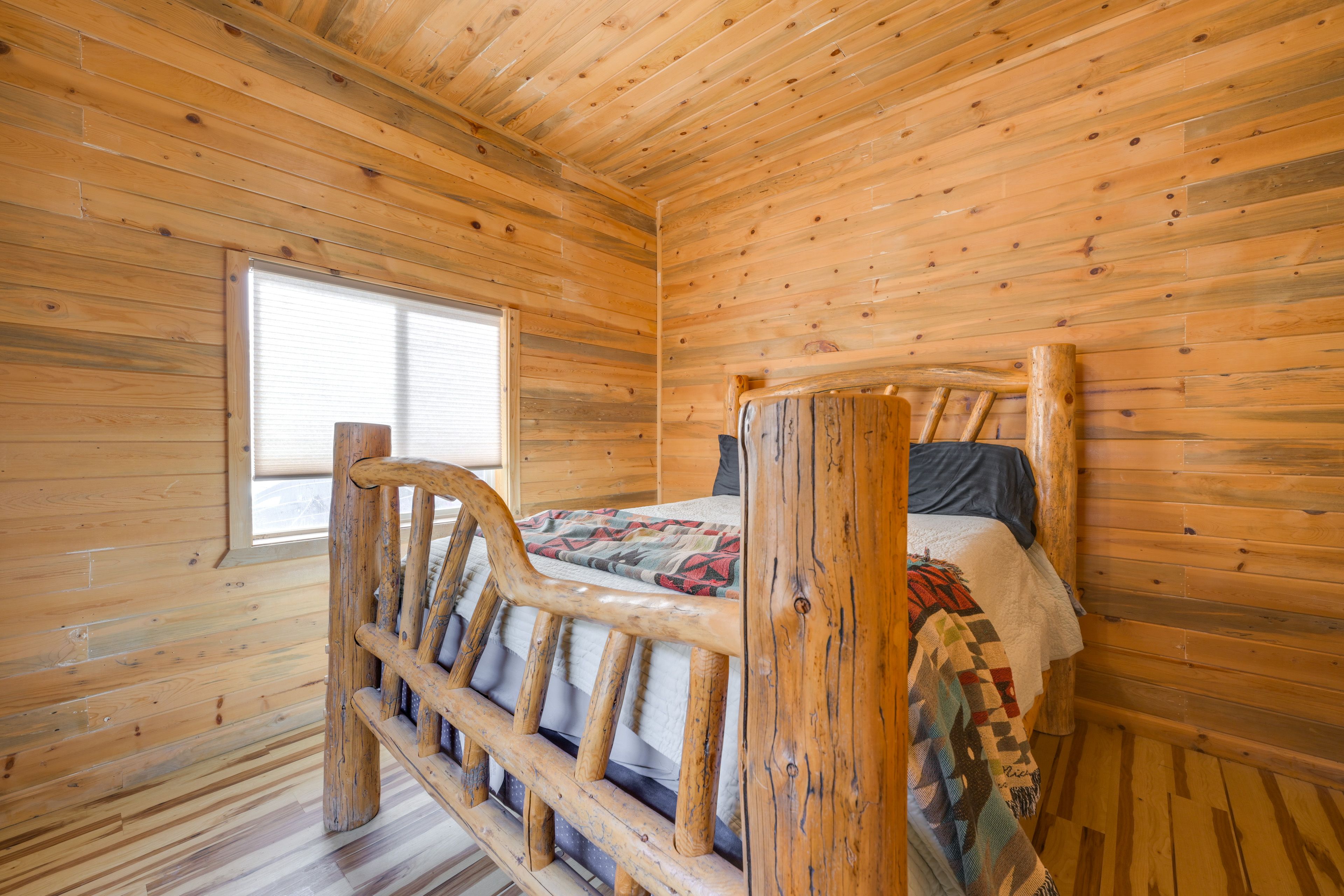 Bedroom 3 | Queen Bed