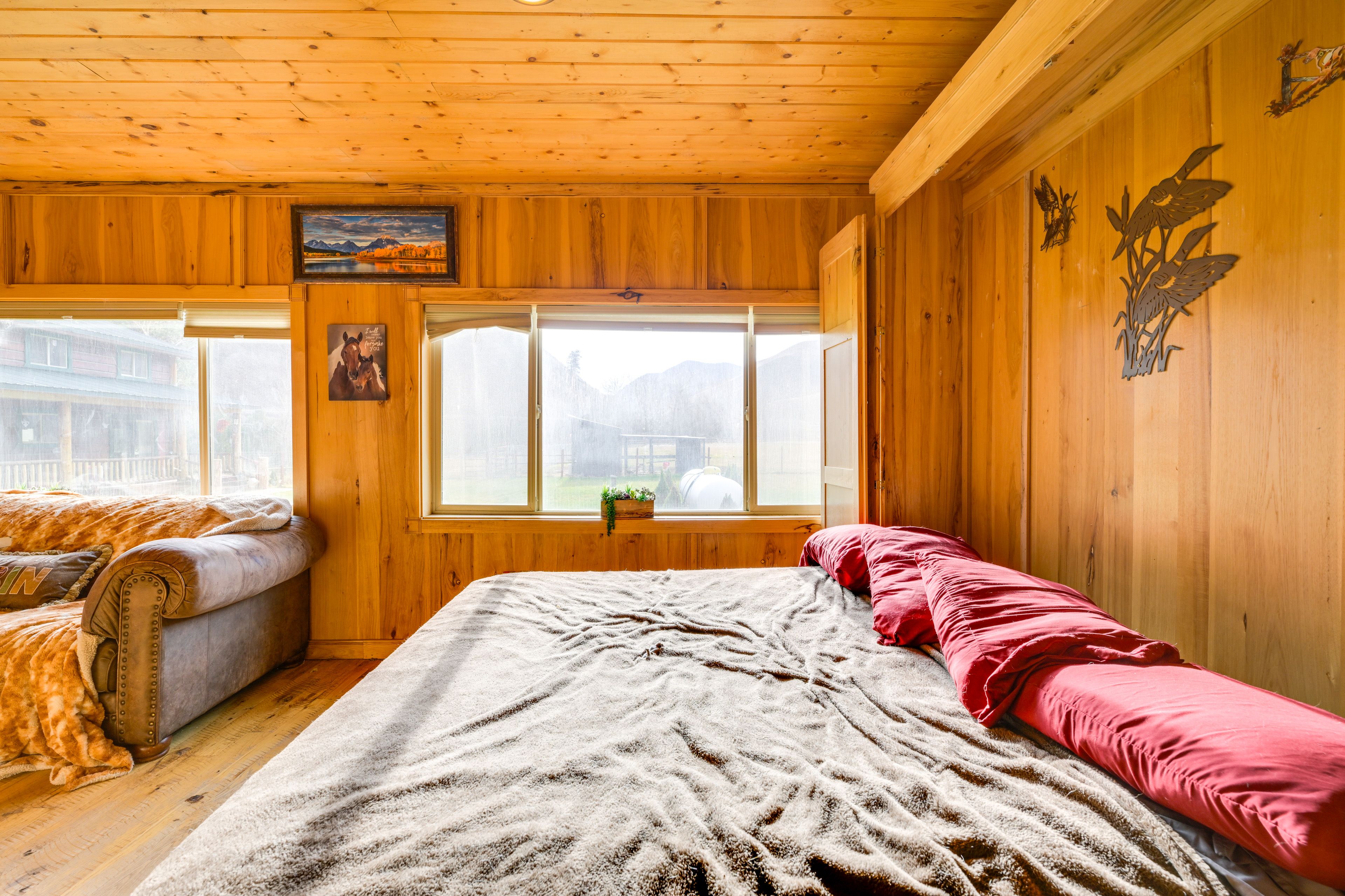 Bedroom | King Bed | Linens Provided | Smart TV
