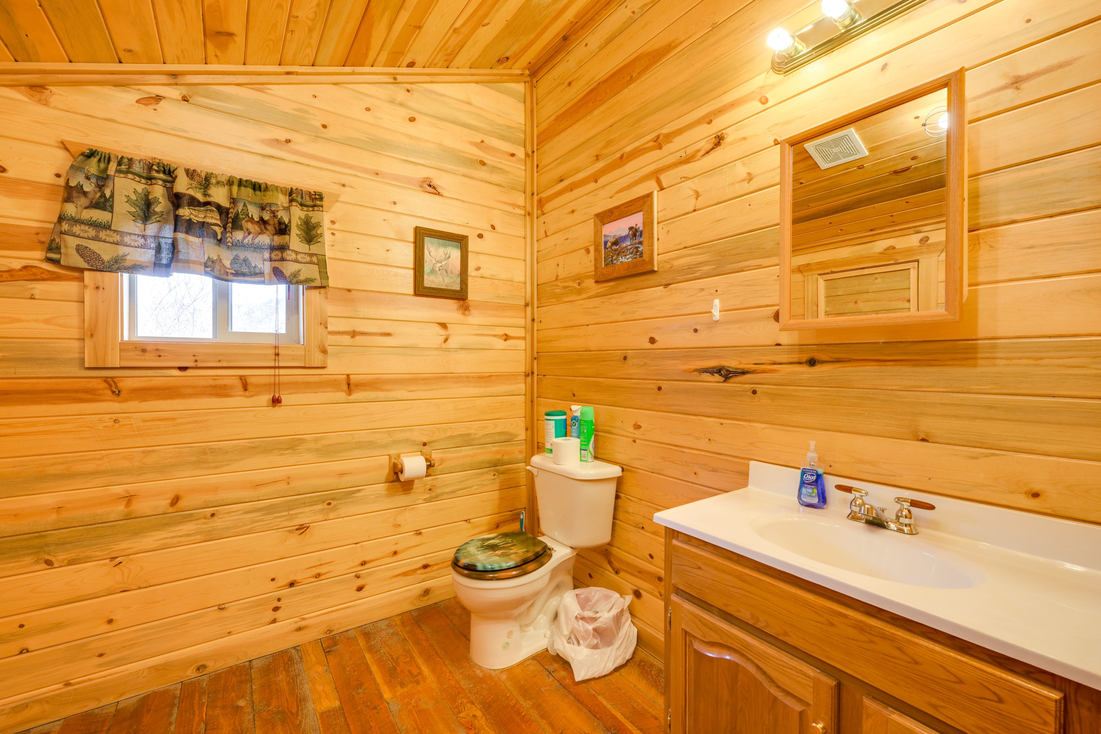 Full Bathroom | 2nd Floor