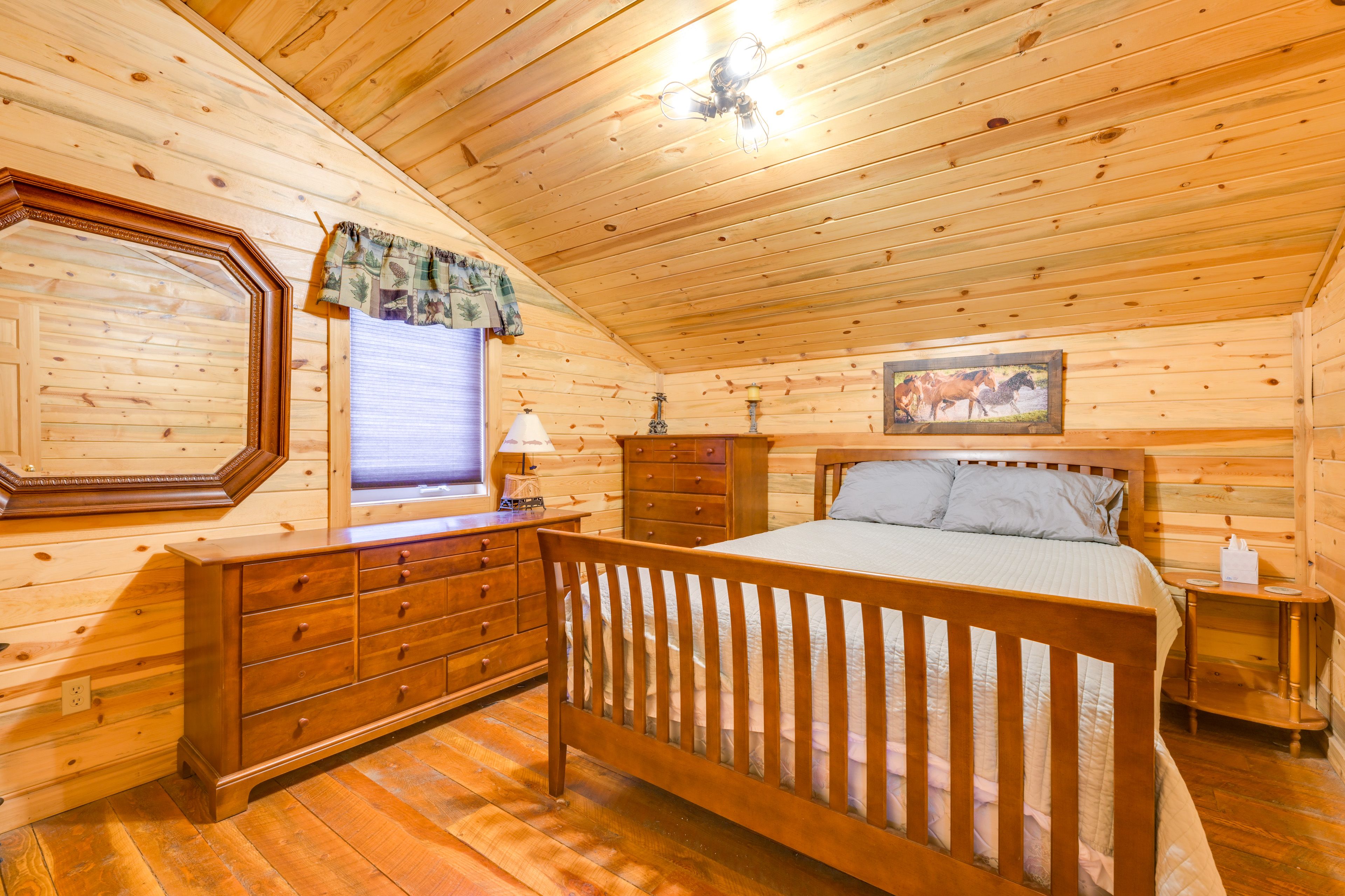 Bedroom 2 | Queen Bed | 2nd Floor