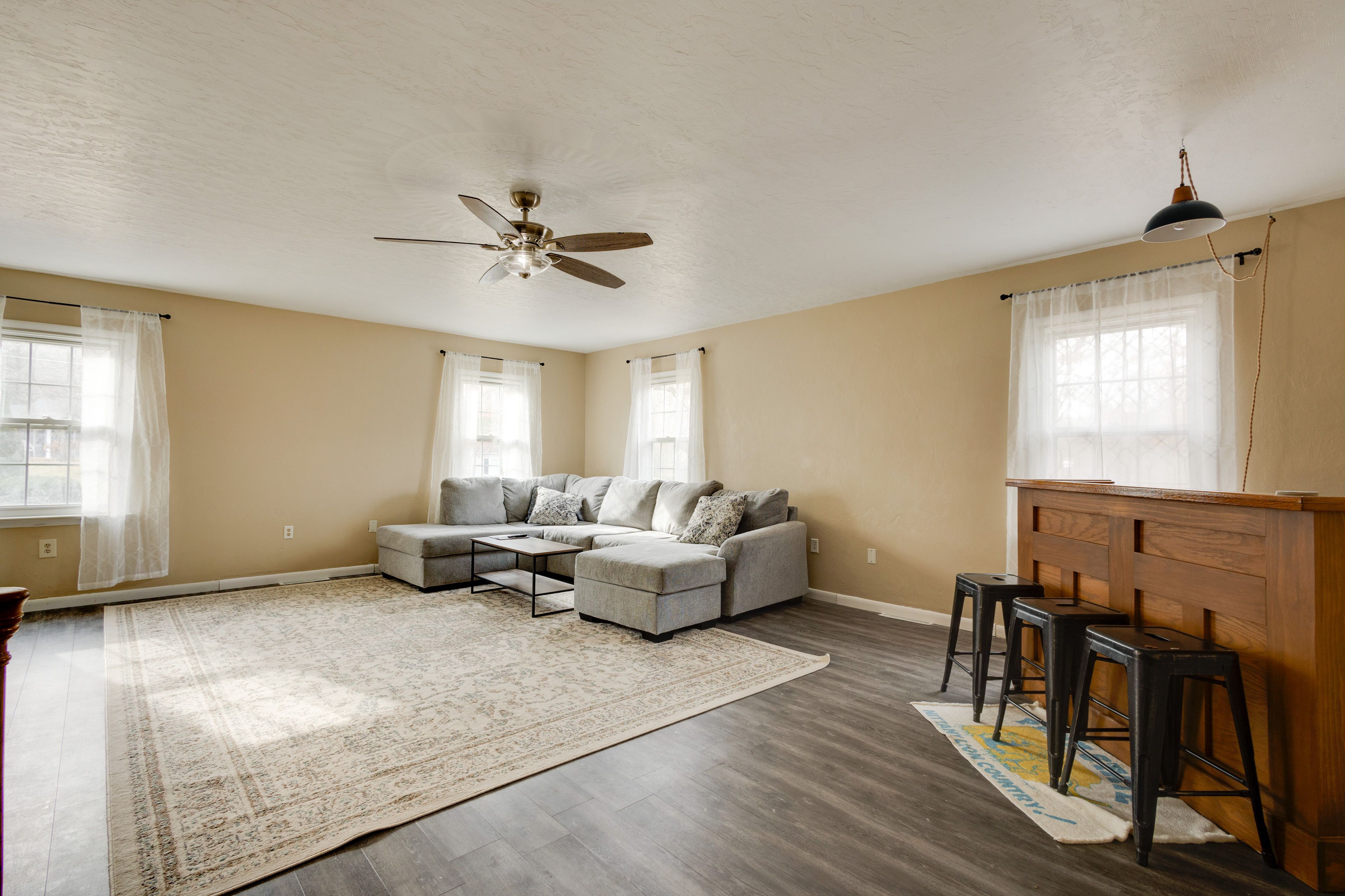 Living Room | Free WiFi (High Speed) | 70" Smart TV | Interior Steps Required