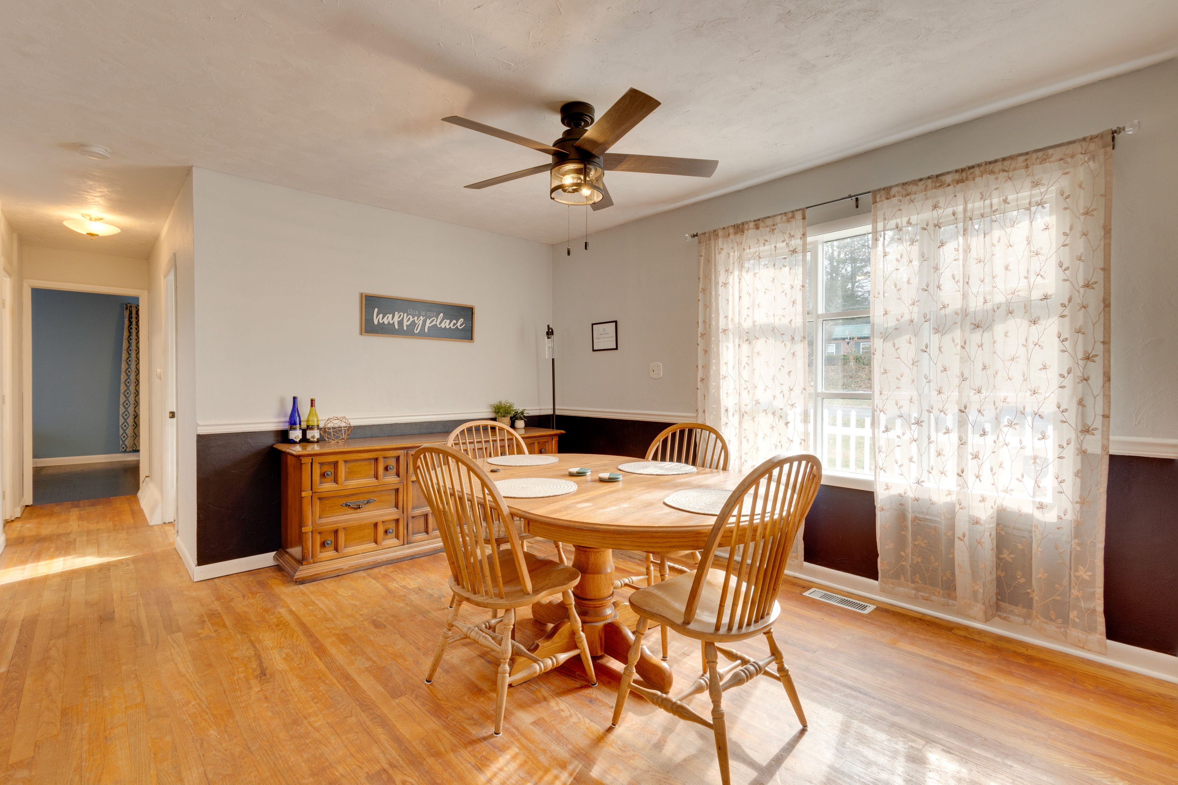 Dining Room | Dishware/Flatware Provided