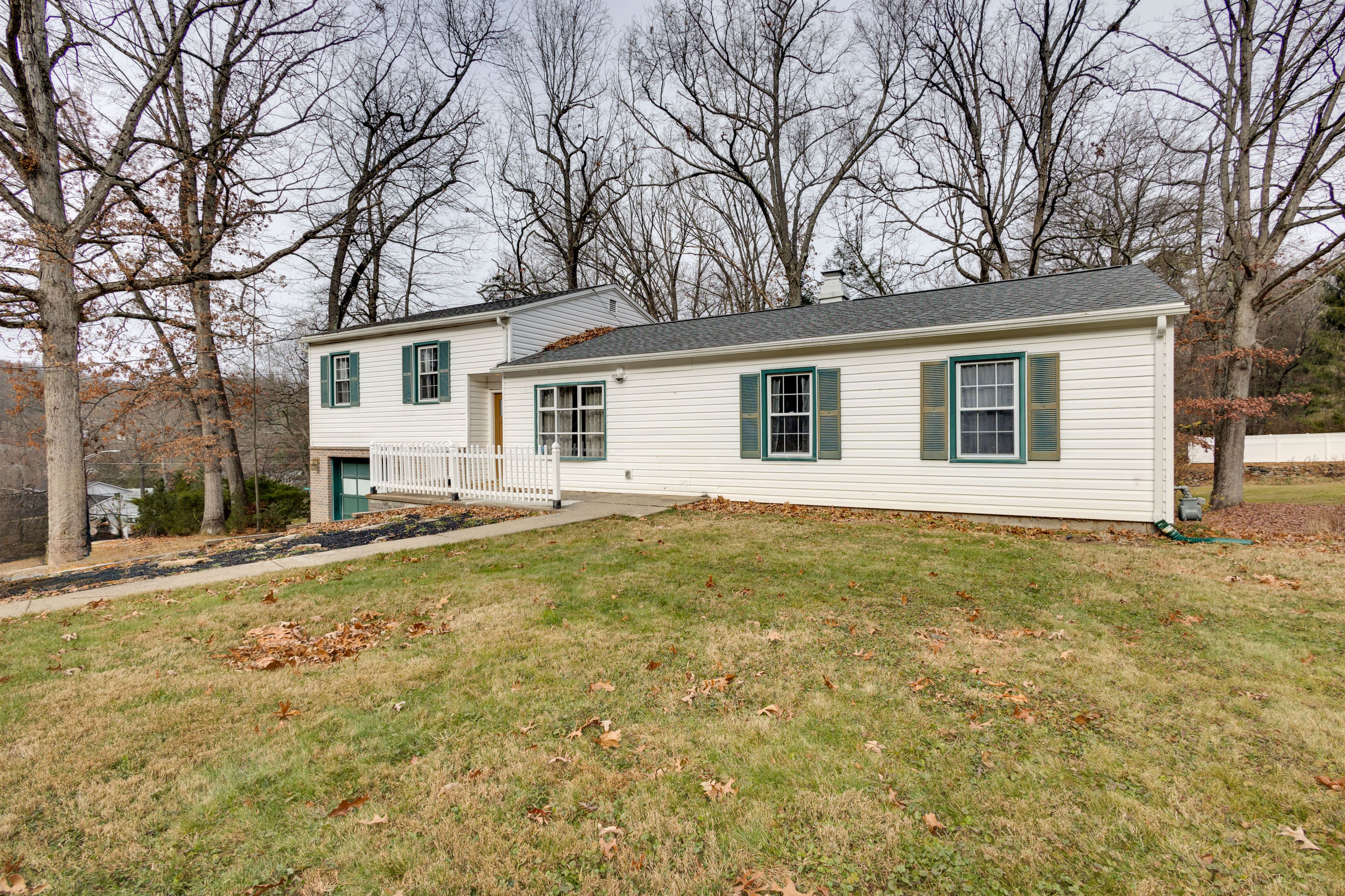 Exterior | Driveway (2 Vehicles) | Keyless Entry