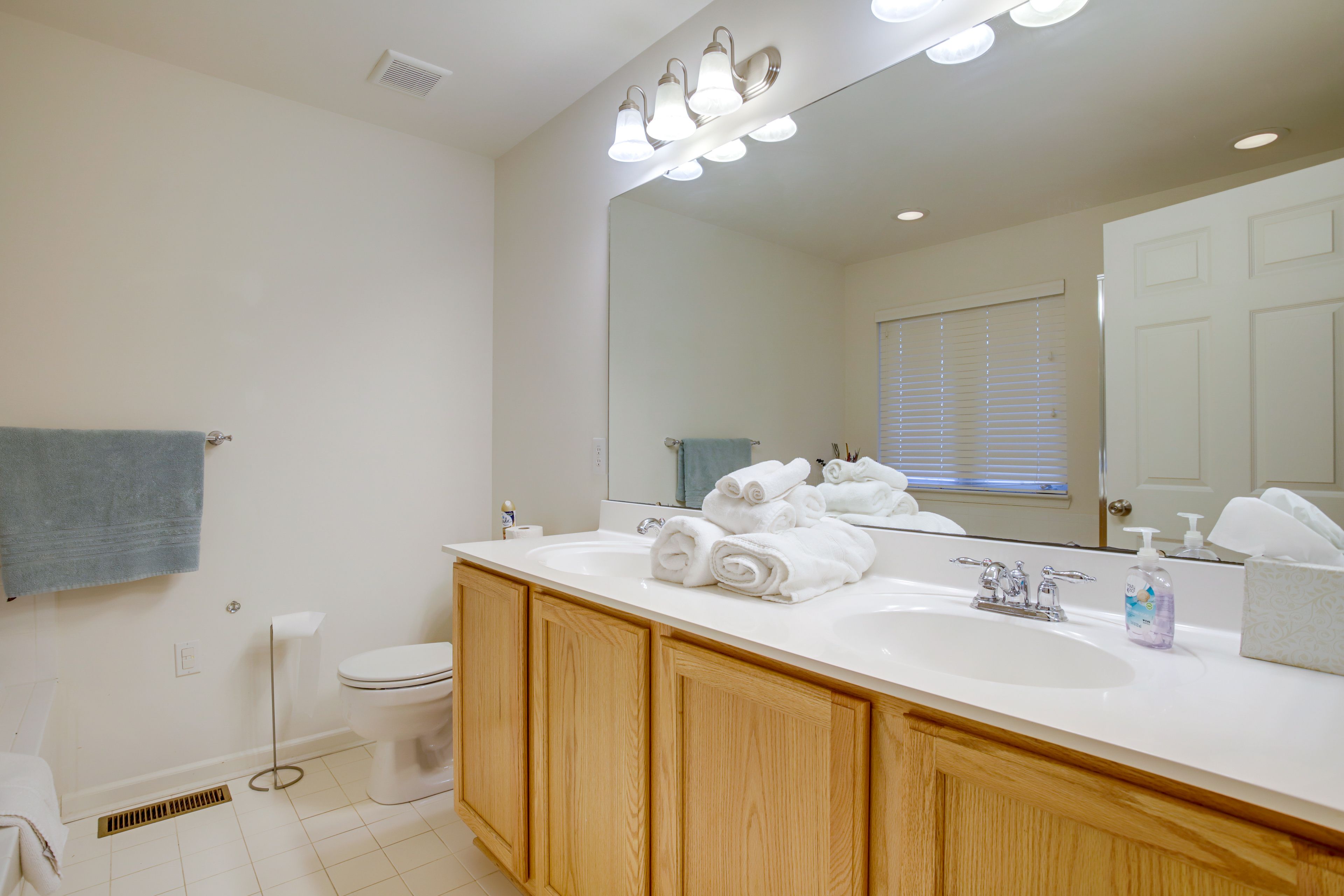 En-Suite Bathroom | Jetted Tub | Shower