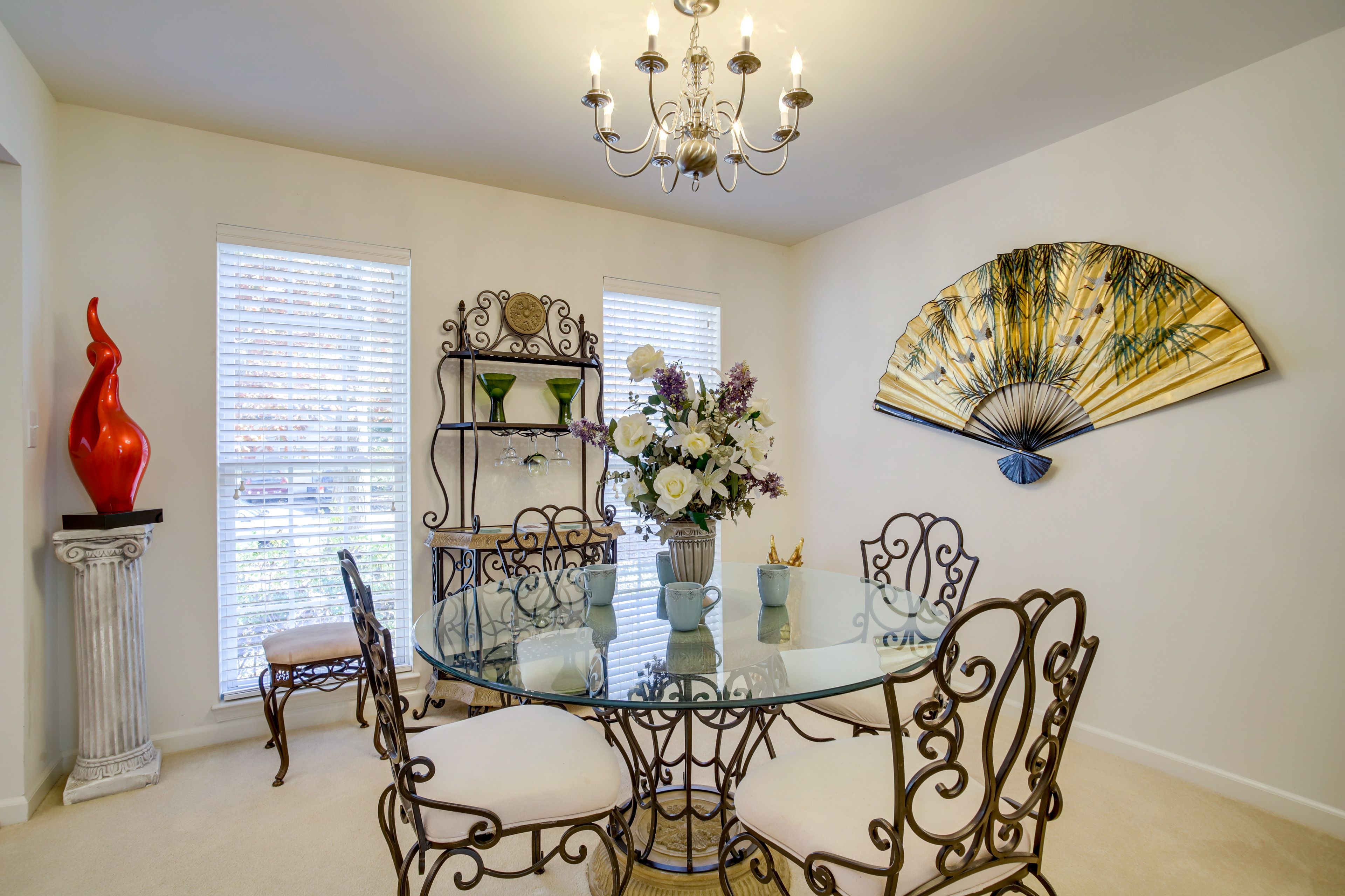 Dining Area | Dishware/Flatware Provided