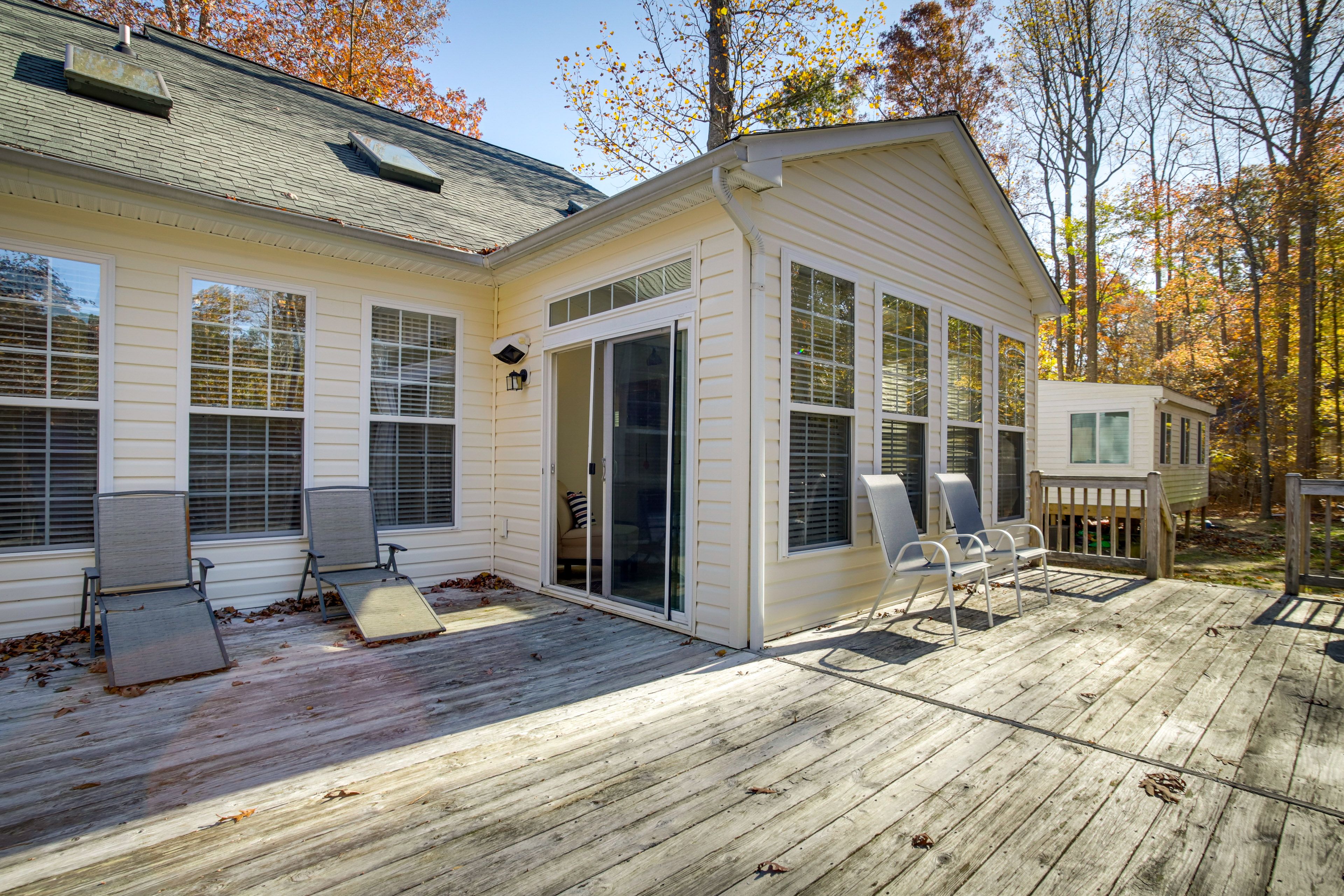 Deck | Lounge Chairs | Grill