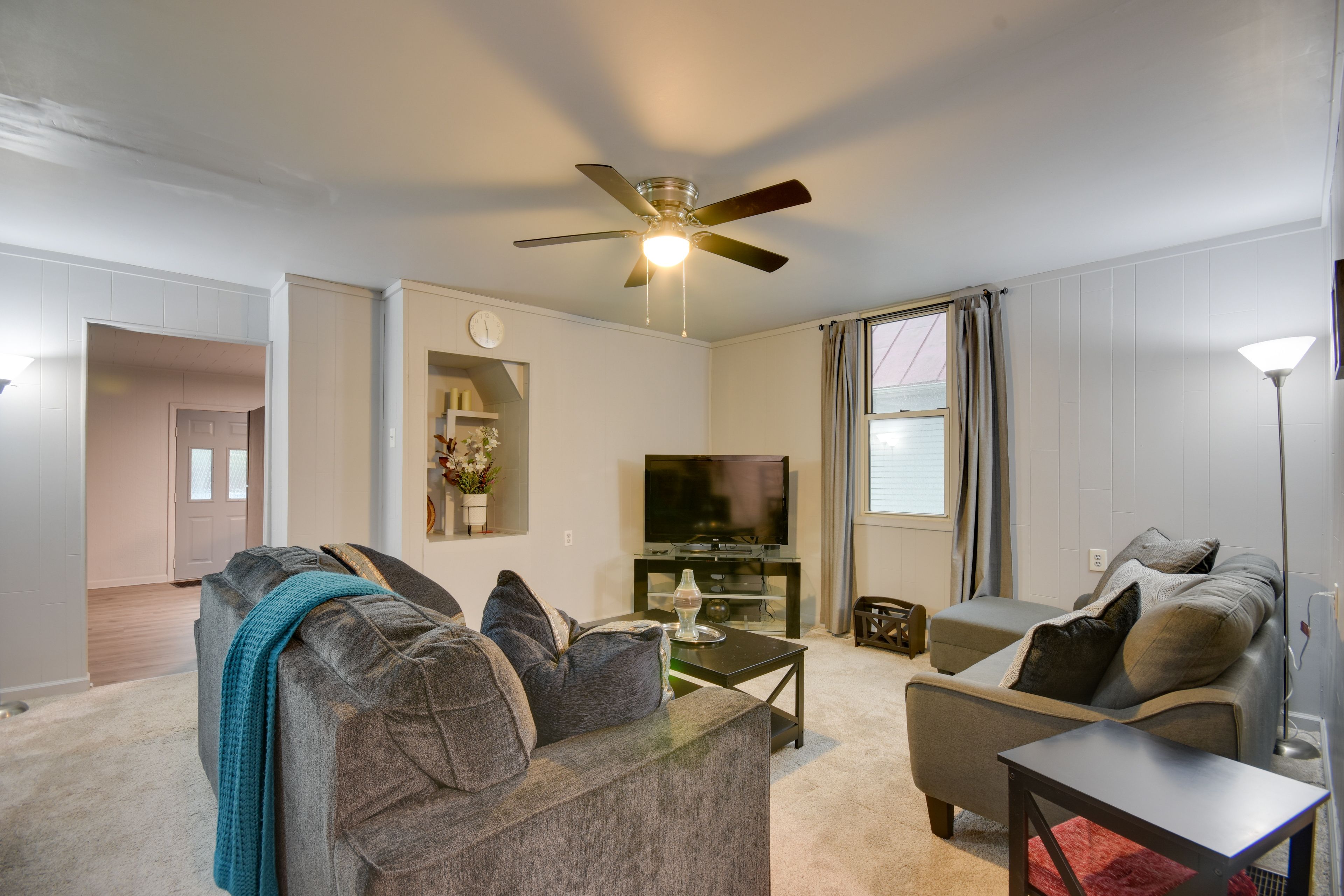 Quincy Vacation Rental | 2BR | 1.5BA | 3 Steps to Enter | 770 Sq Ft