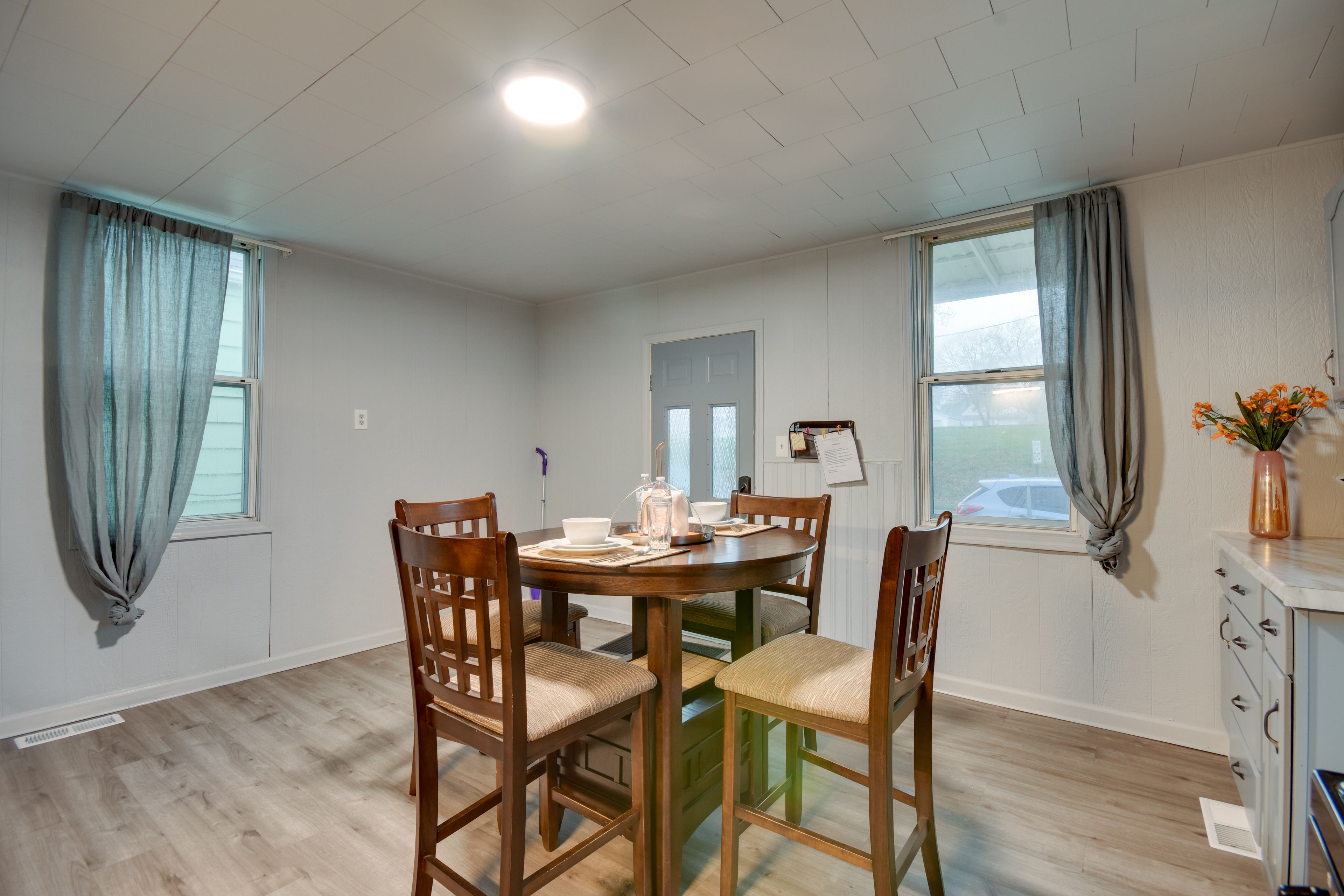 Dining Room | Main Level | Dining Table