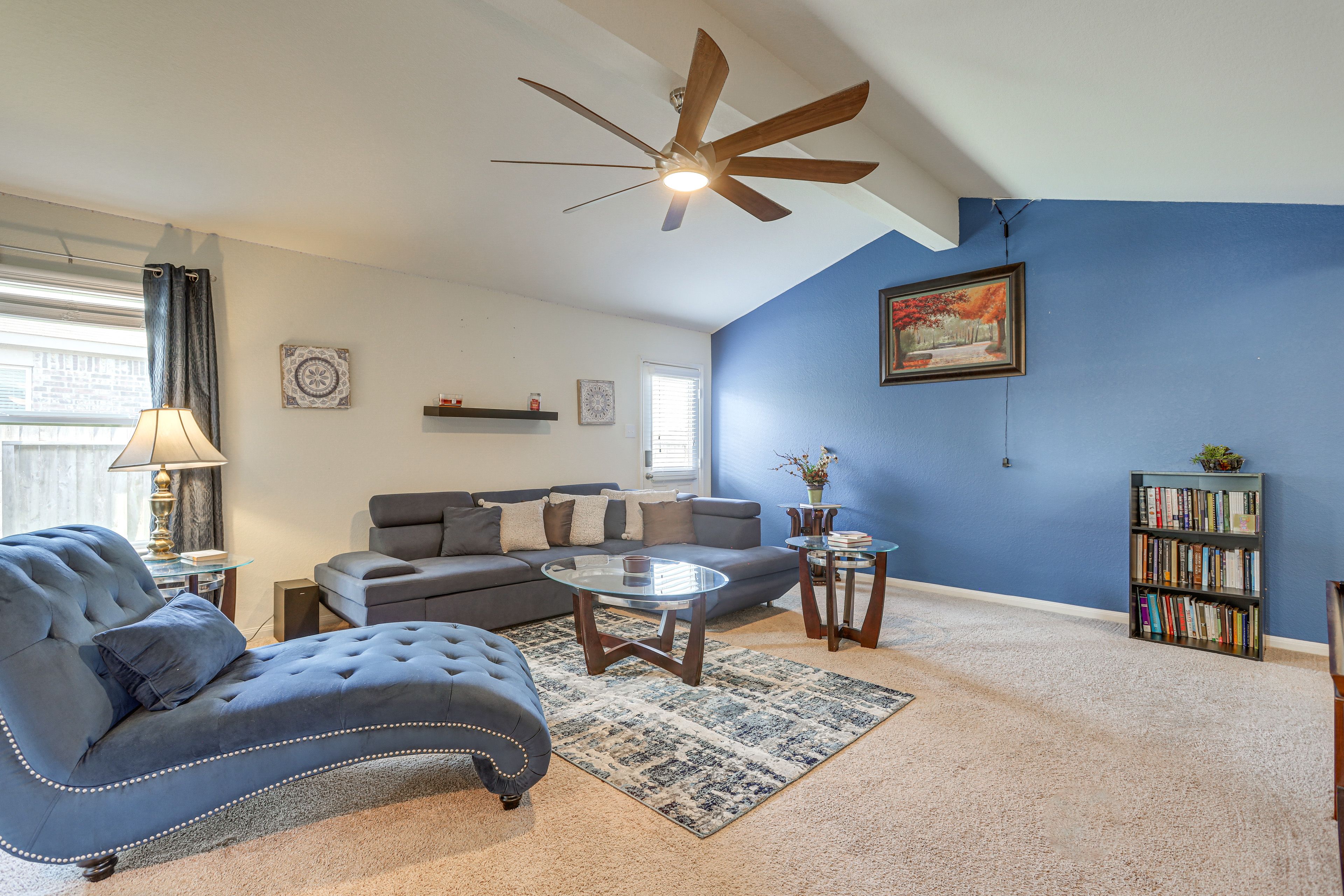 Living Room | Smart TV | Soundbar | Books