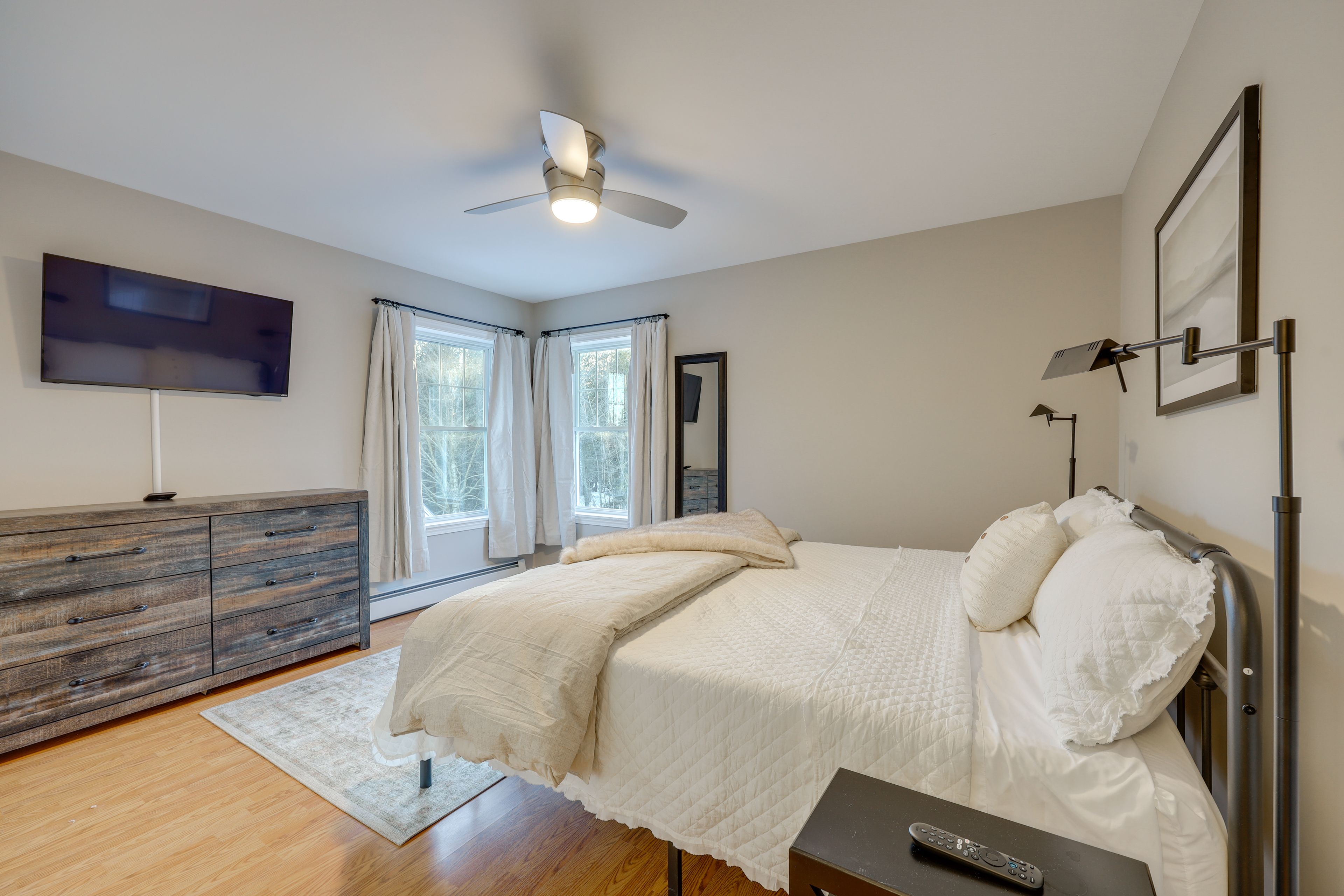 Bedroom 5 | King Bed | 1st Floor