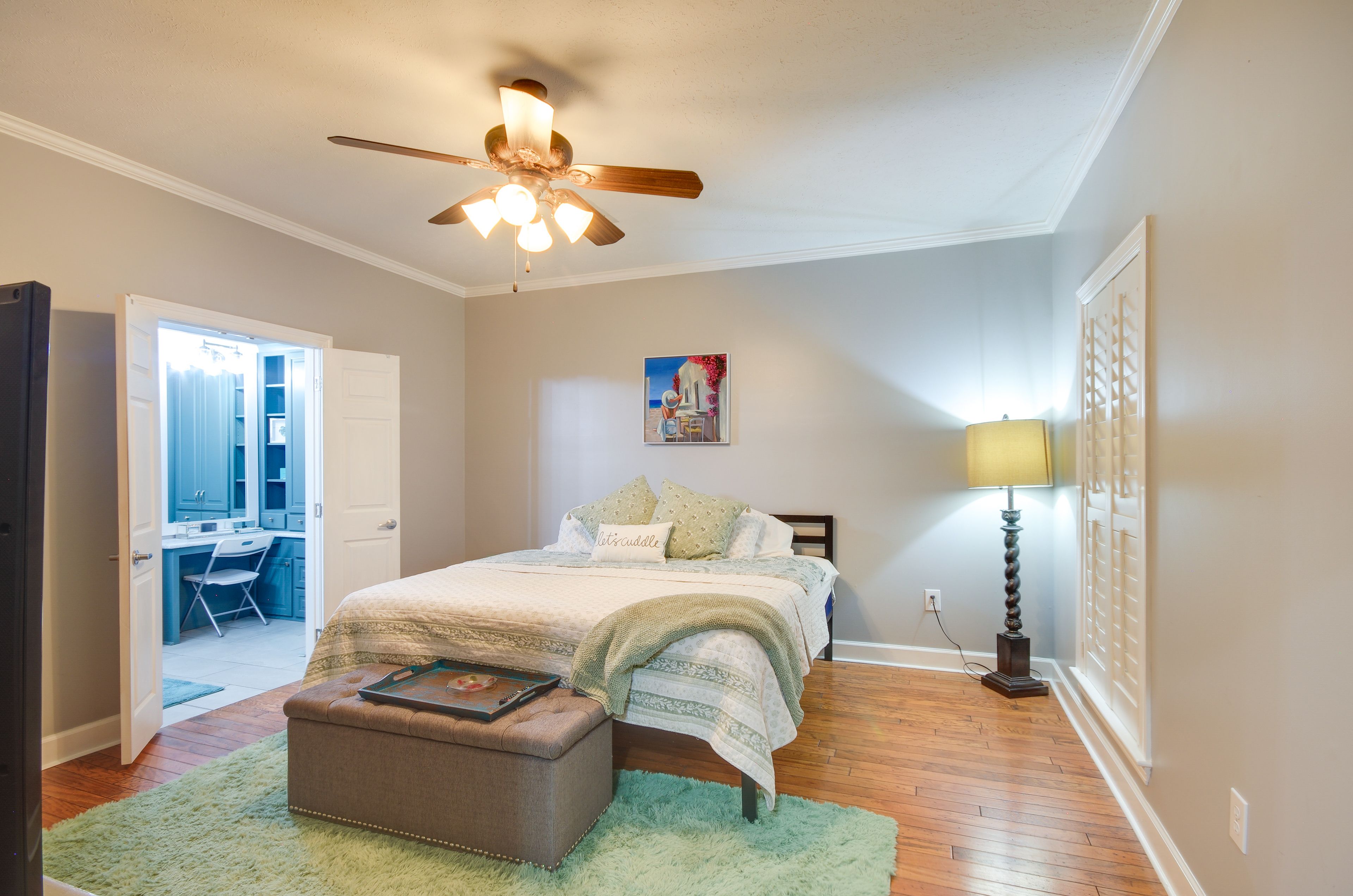 Bedroom 1 | King Bed | Flat-Screen TV | En-Suite Bathroom | 1st Floor