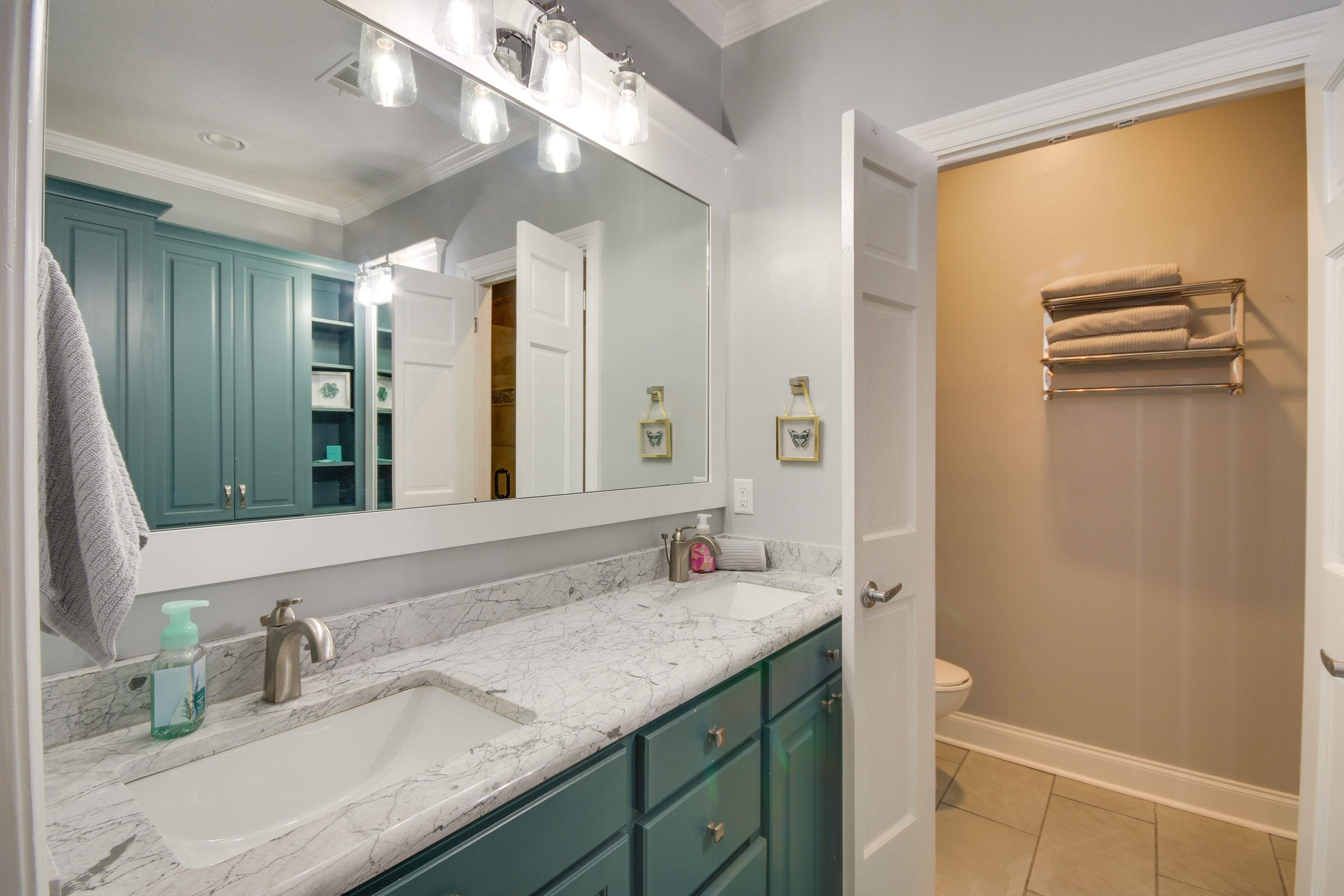 En-Suite Bathroom | Shower | Double Sinks