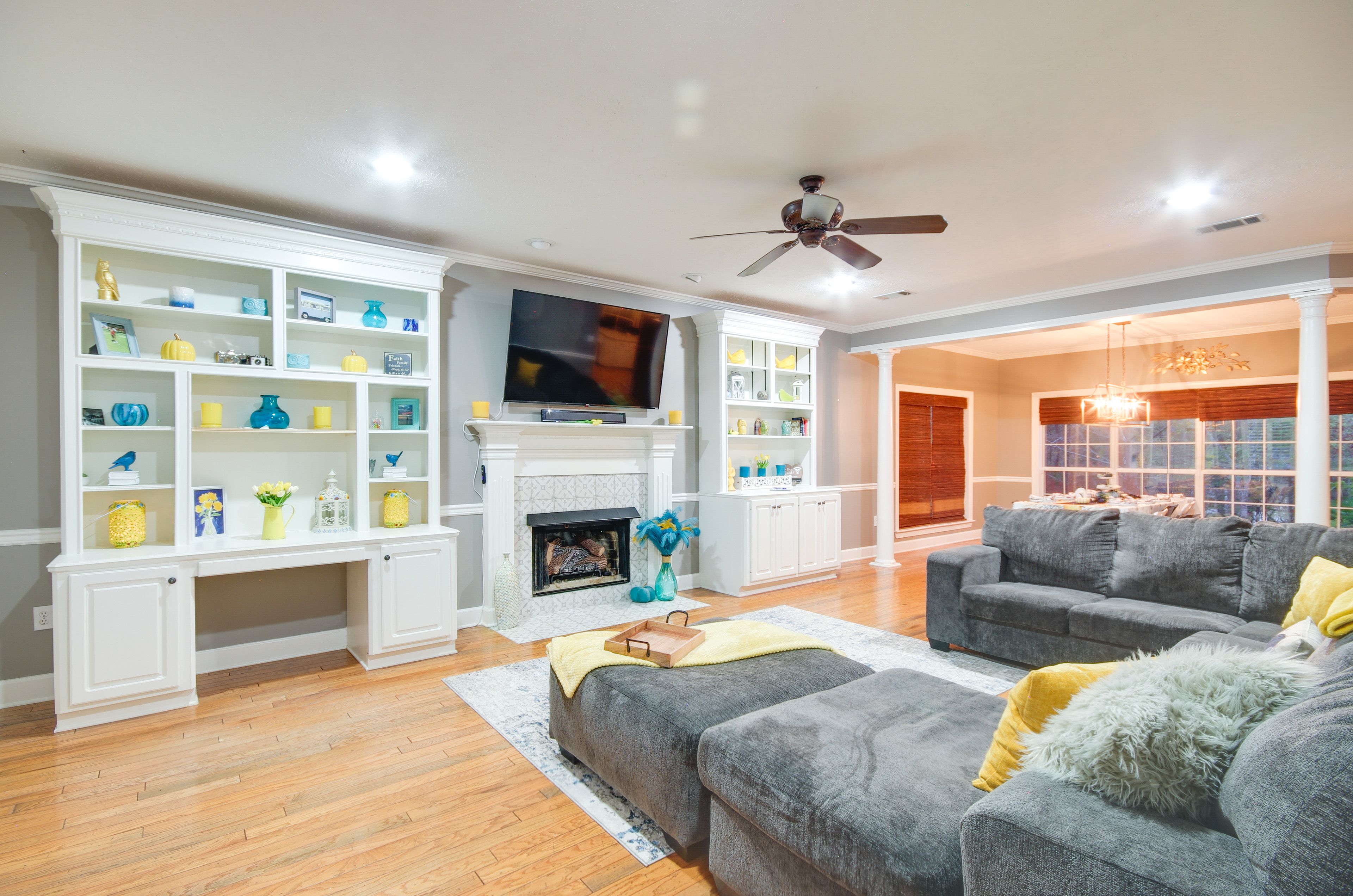 Living Room | Electric Fireplace | Flat-Screen TV | Central Air Conditioning