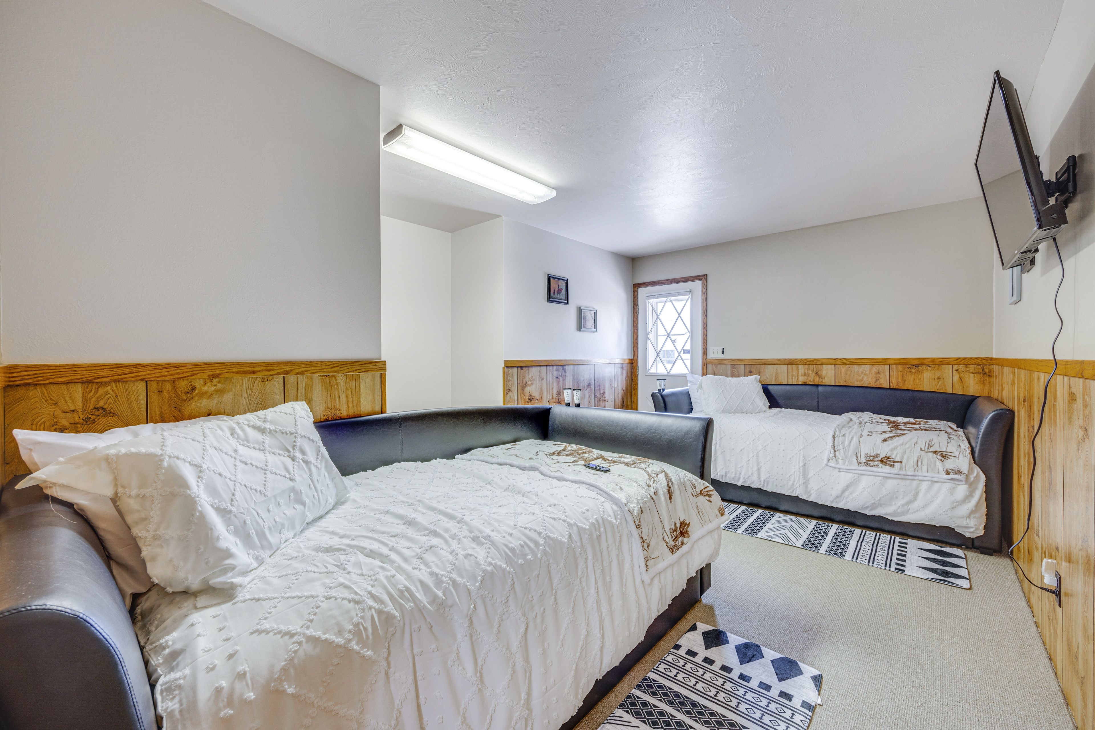 Bedroom 3 | 2 Twin Daybeds w/ Twin Trundles