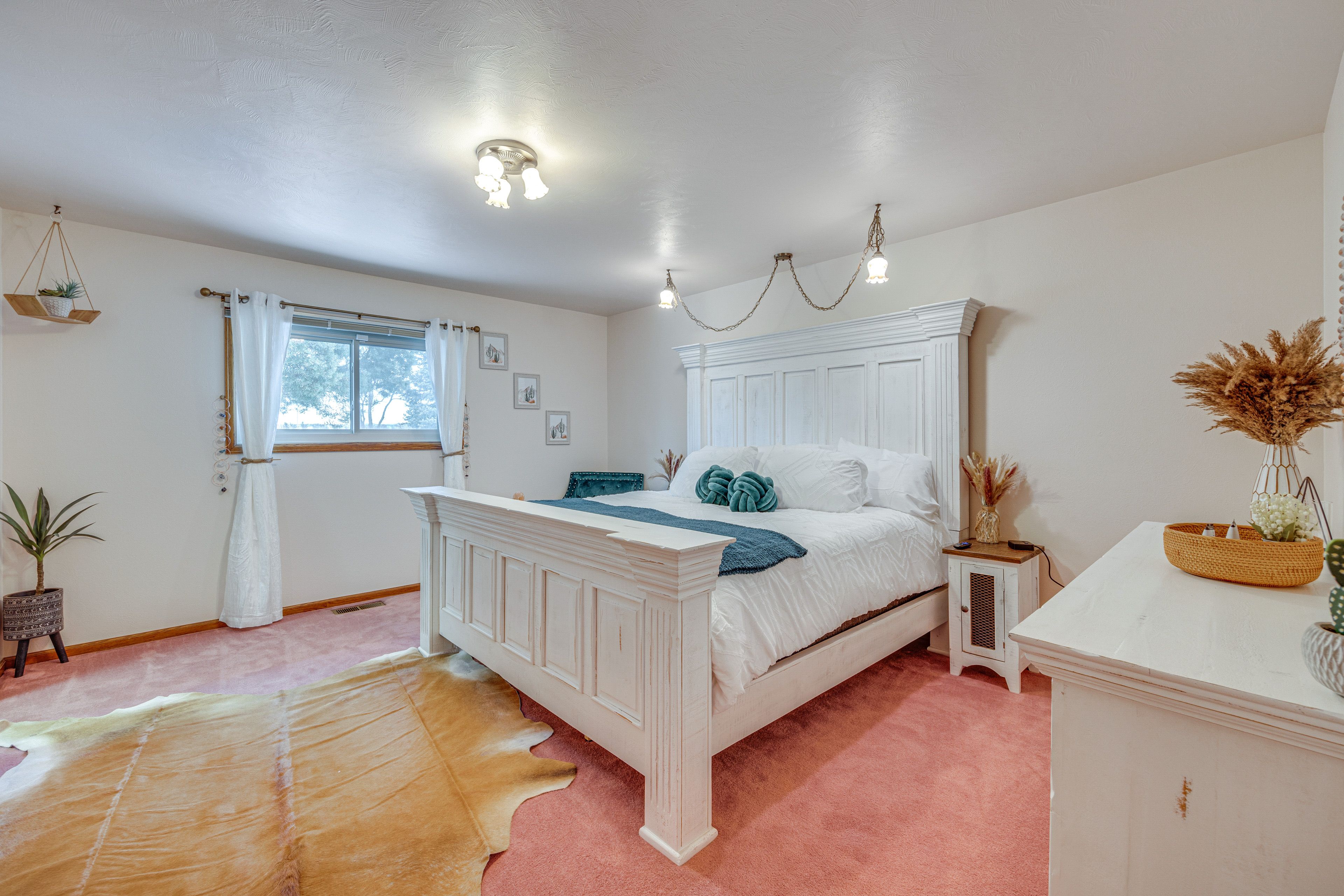 Bedroom Suite 1 | King Bed | Linens Provided