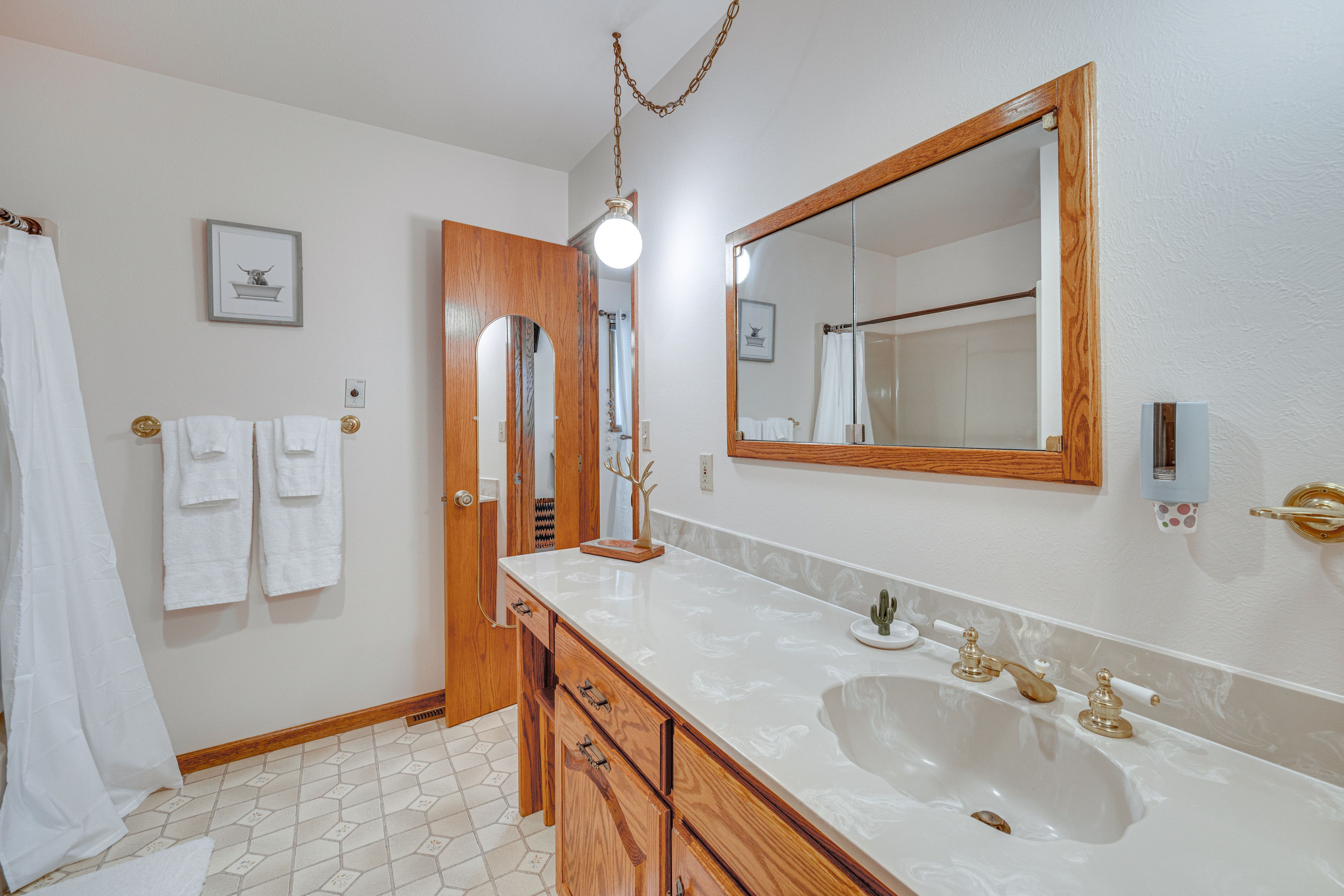 En-Suite Bathroom | Towels Provided