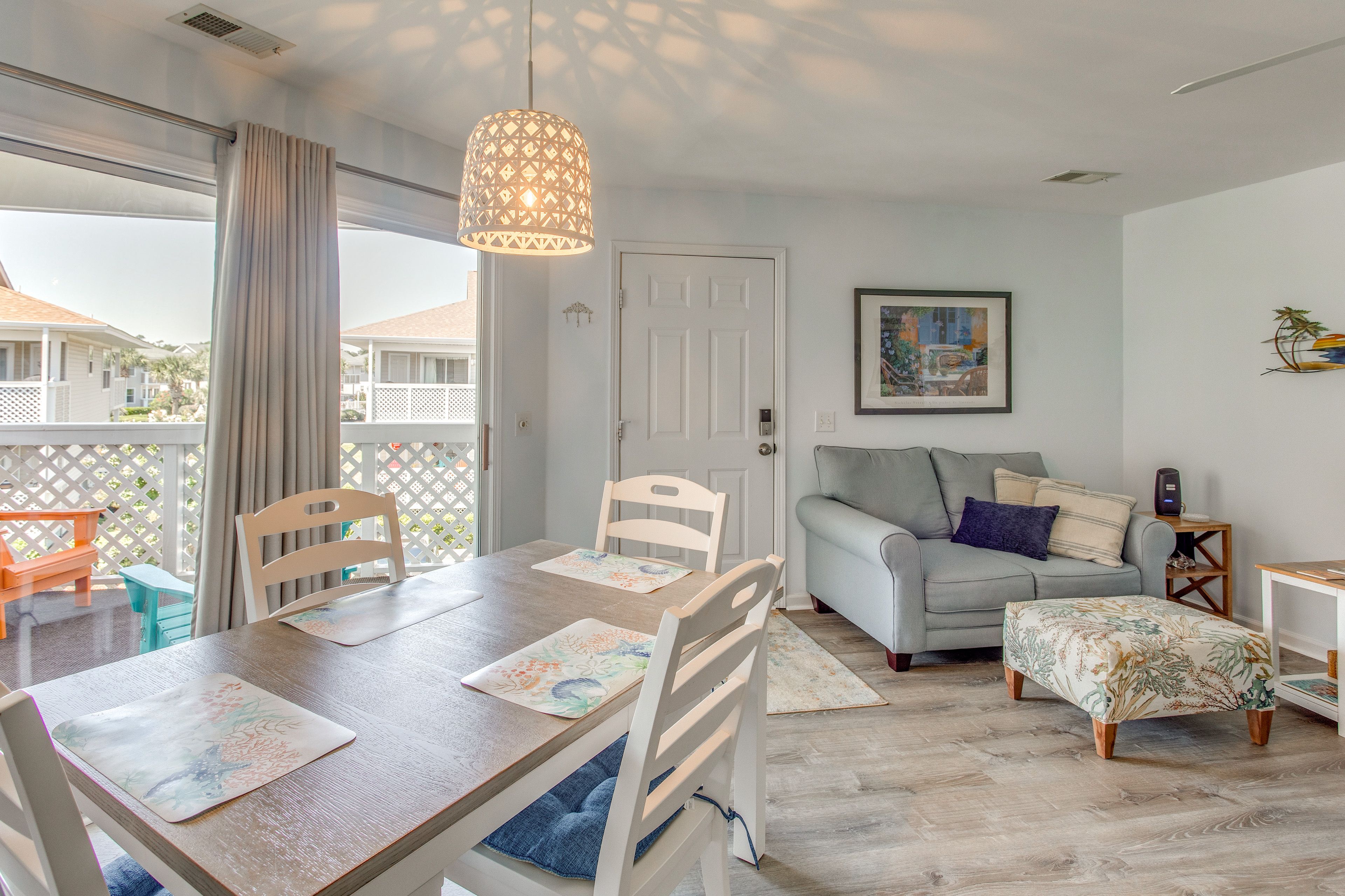 Dining Area | Dishes & Flatware Provided