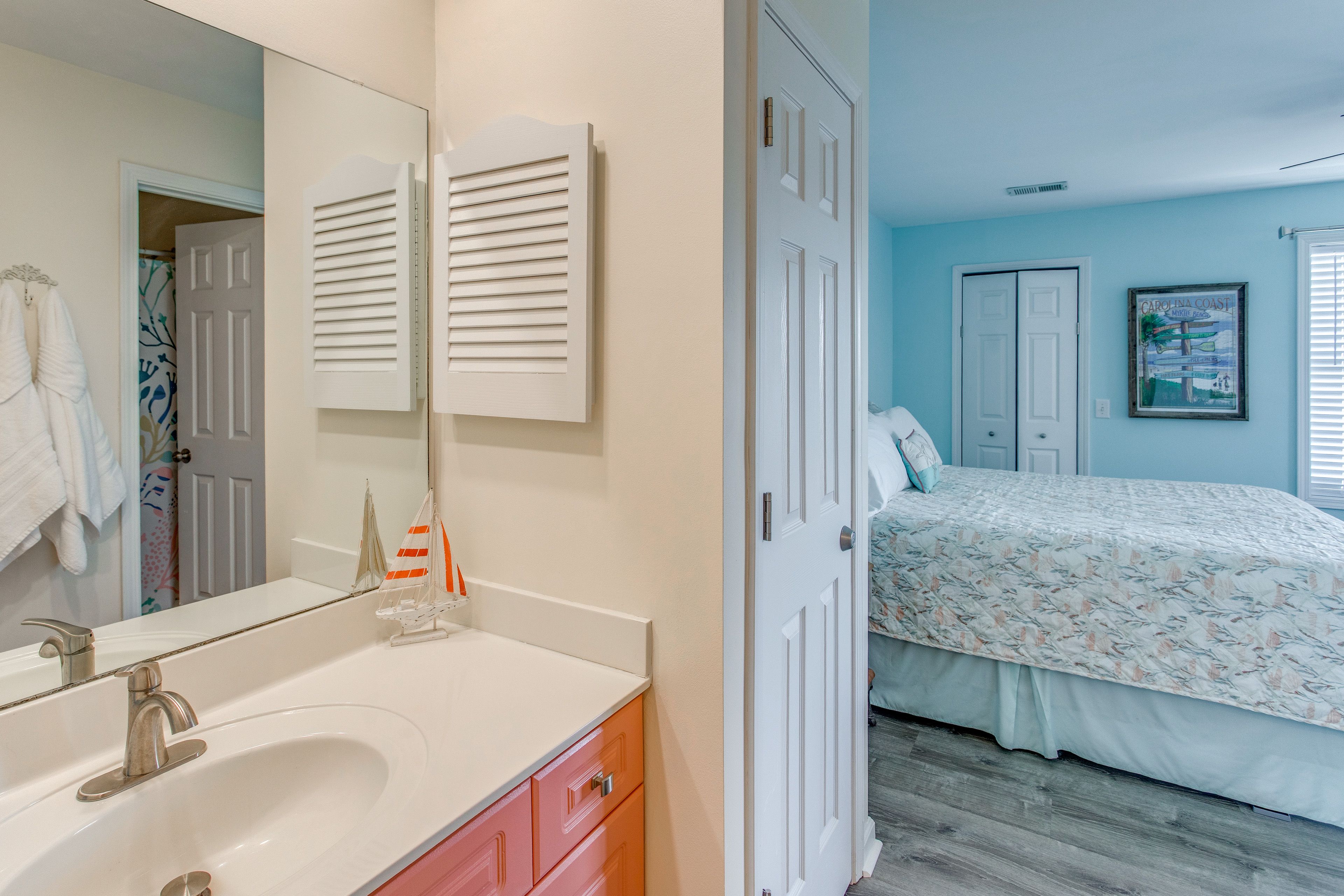 Full Bathroom | Complimentary Toiletries