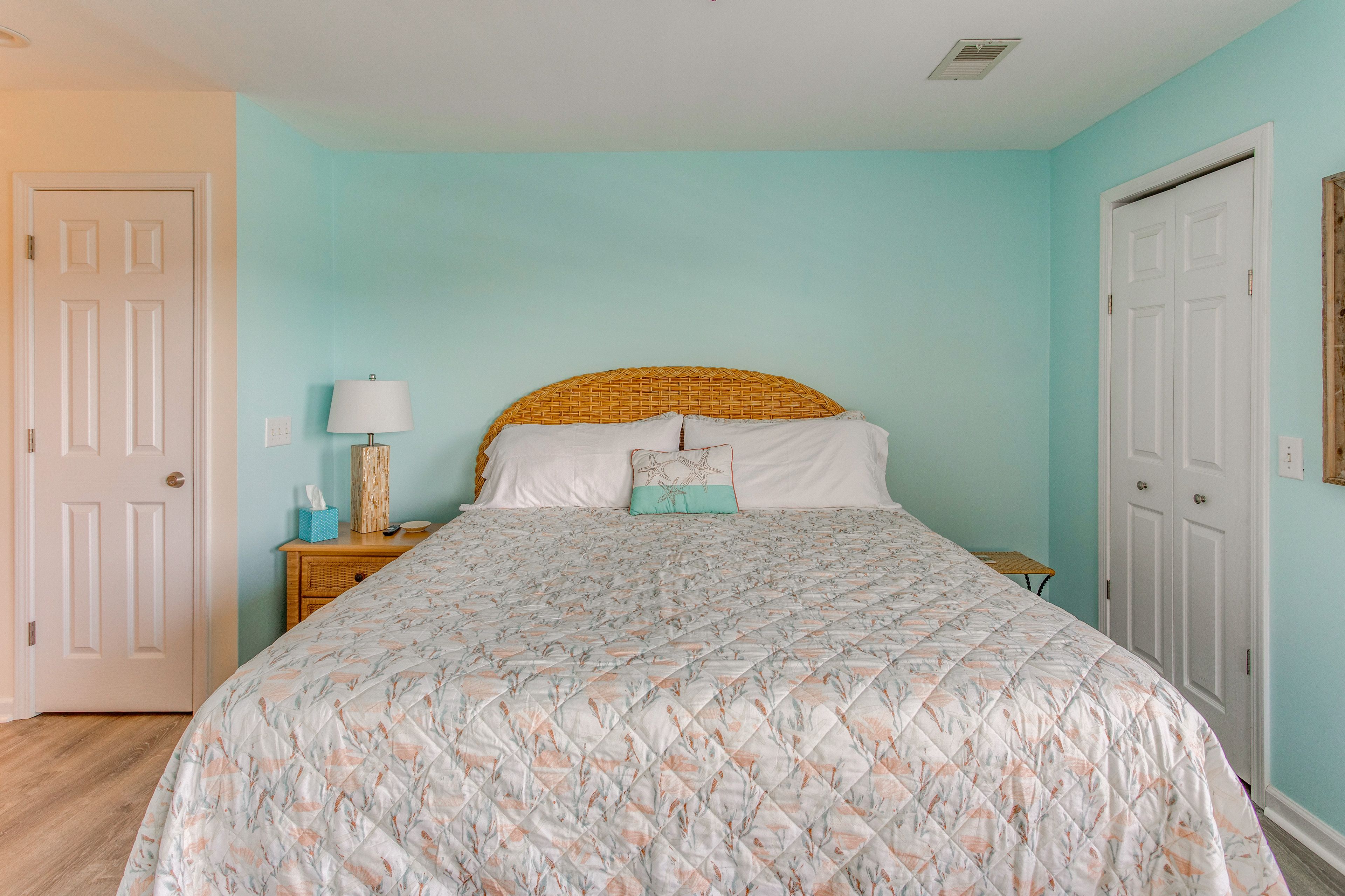 Bedroom 1 | King Bed | En-Suite Bathroom