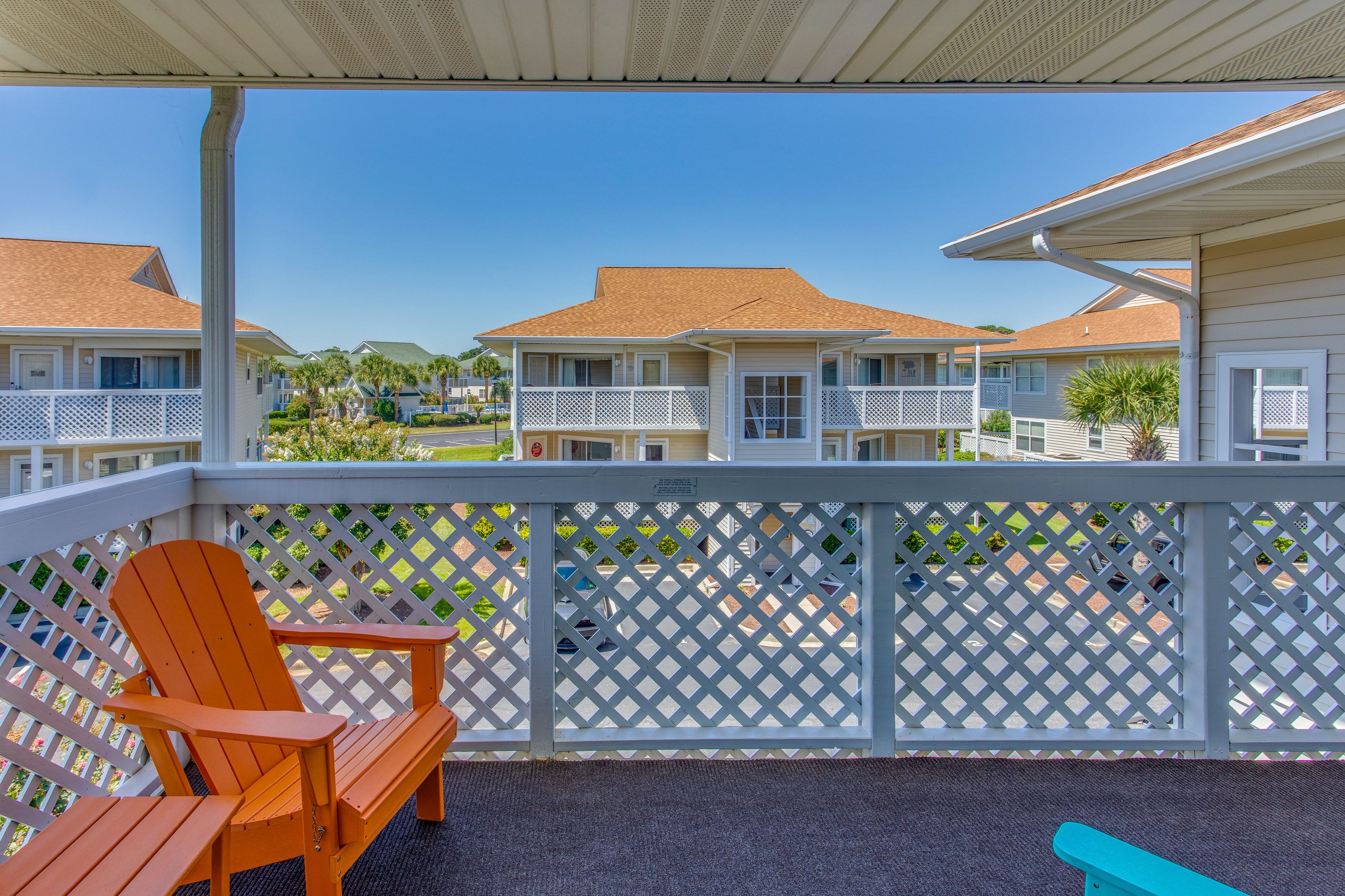 Private Balcony | Dining Area | Beach Chairs Provided