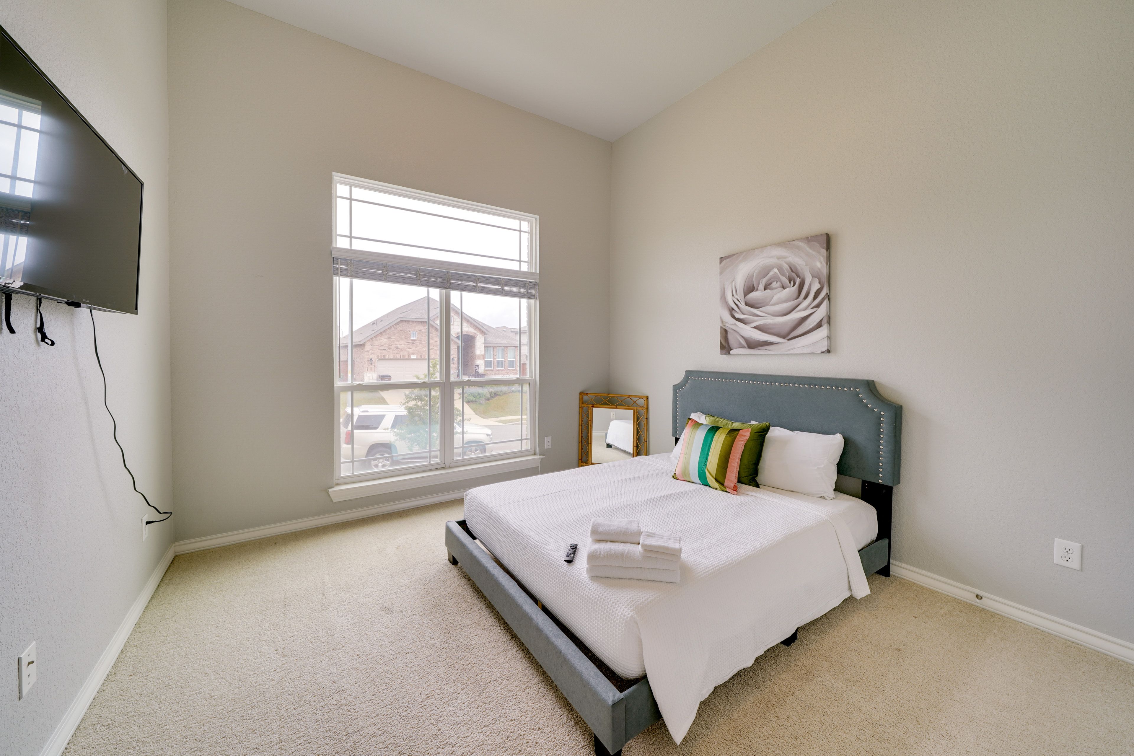 Bedroom 2 | Queen Bed | Smart TV