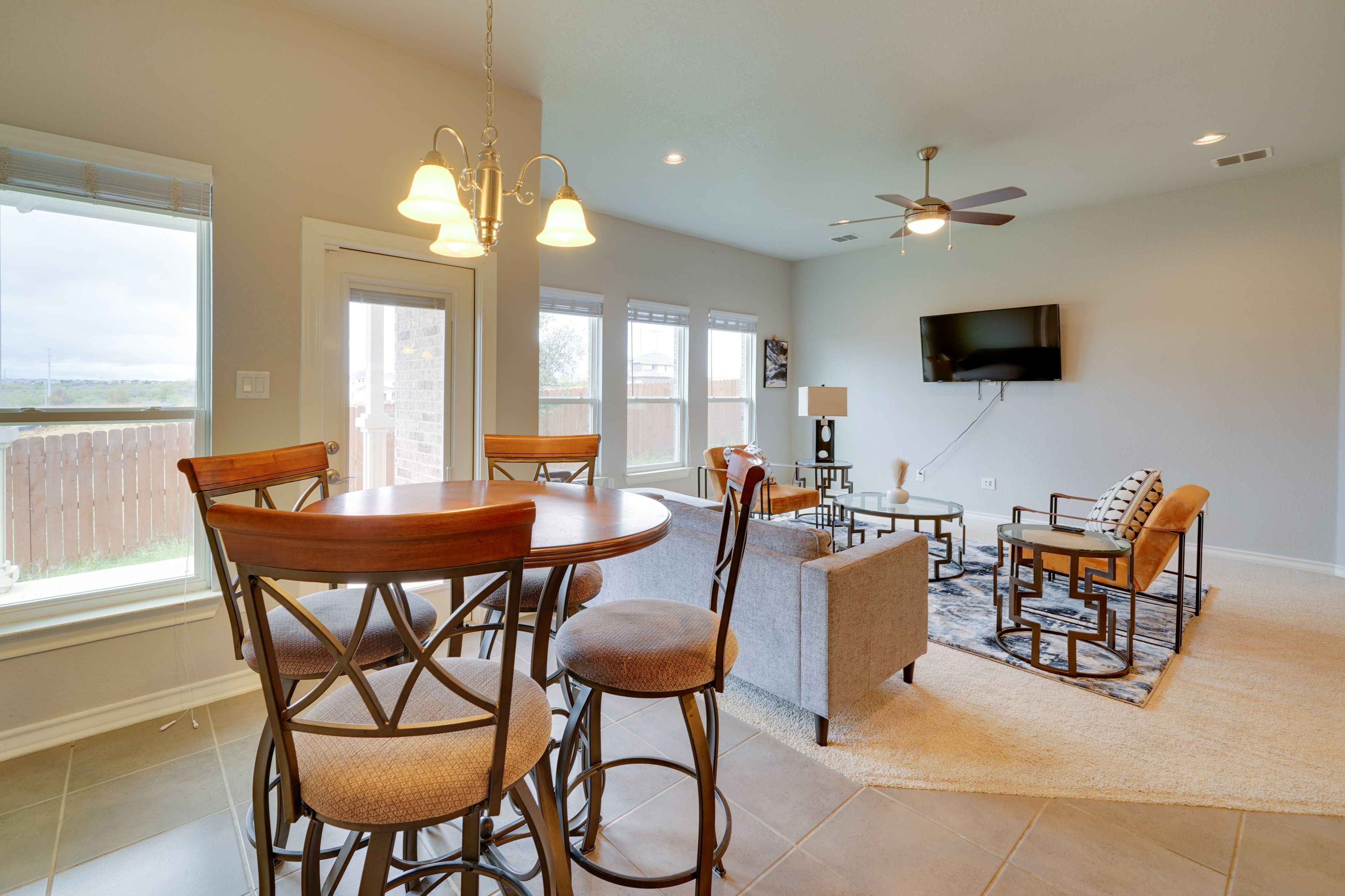 Dining Area | Dishware/Flatware Provided