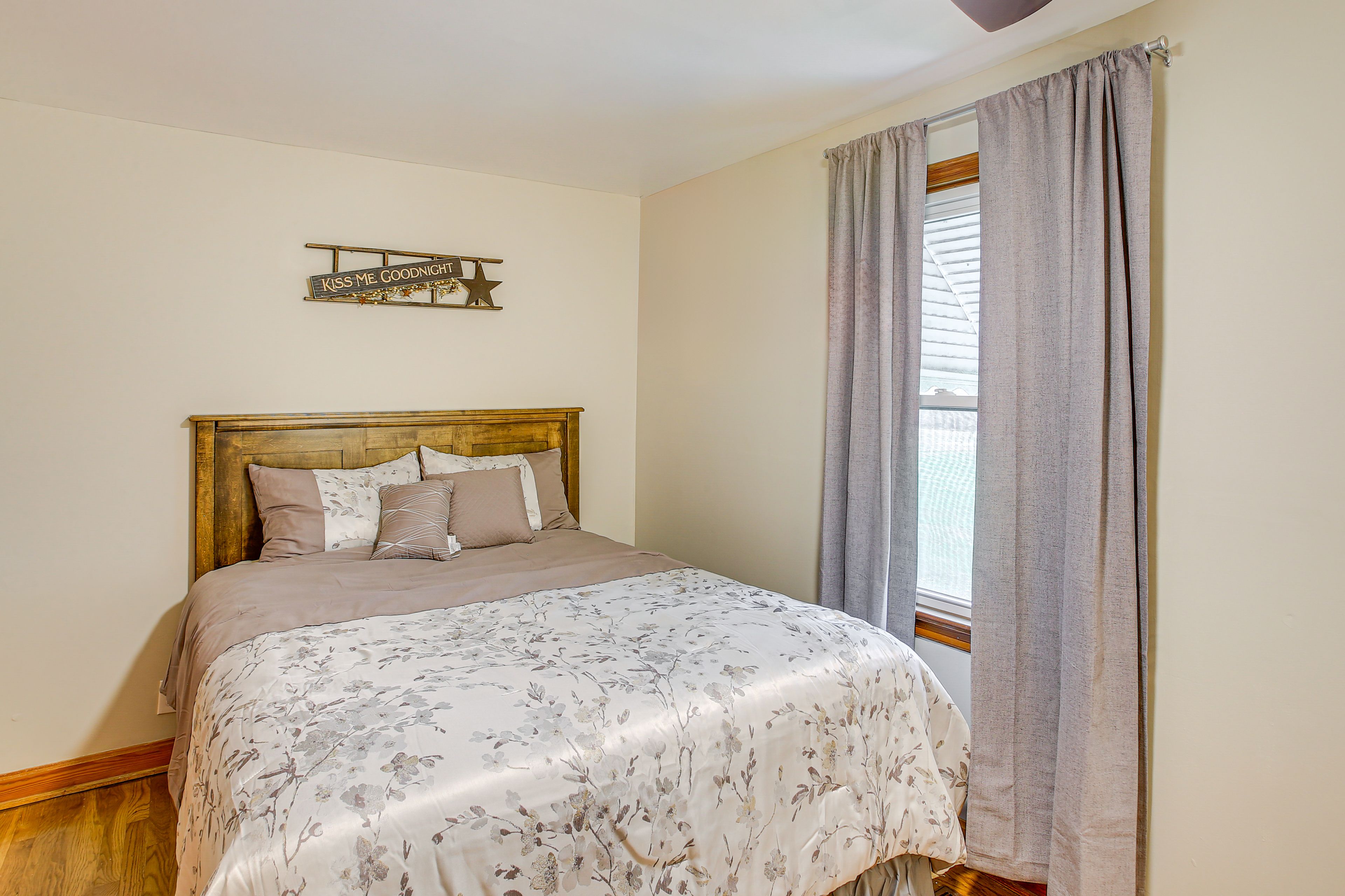 Bedroom 2 | Queen Bed